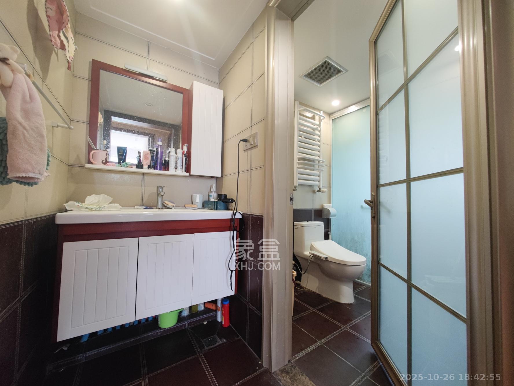 五矿万境水岸三期  5室2厅2卫    218.0万 五矿万境水岸三期  5室2厅2卫    218.0万卫生间