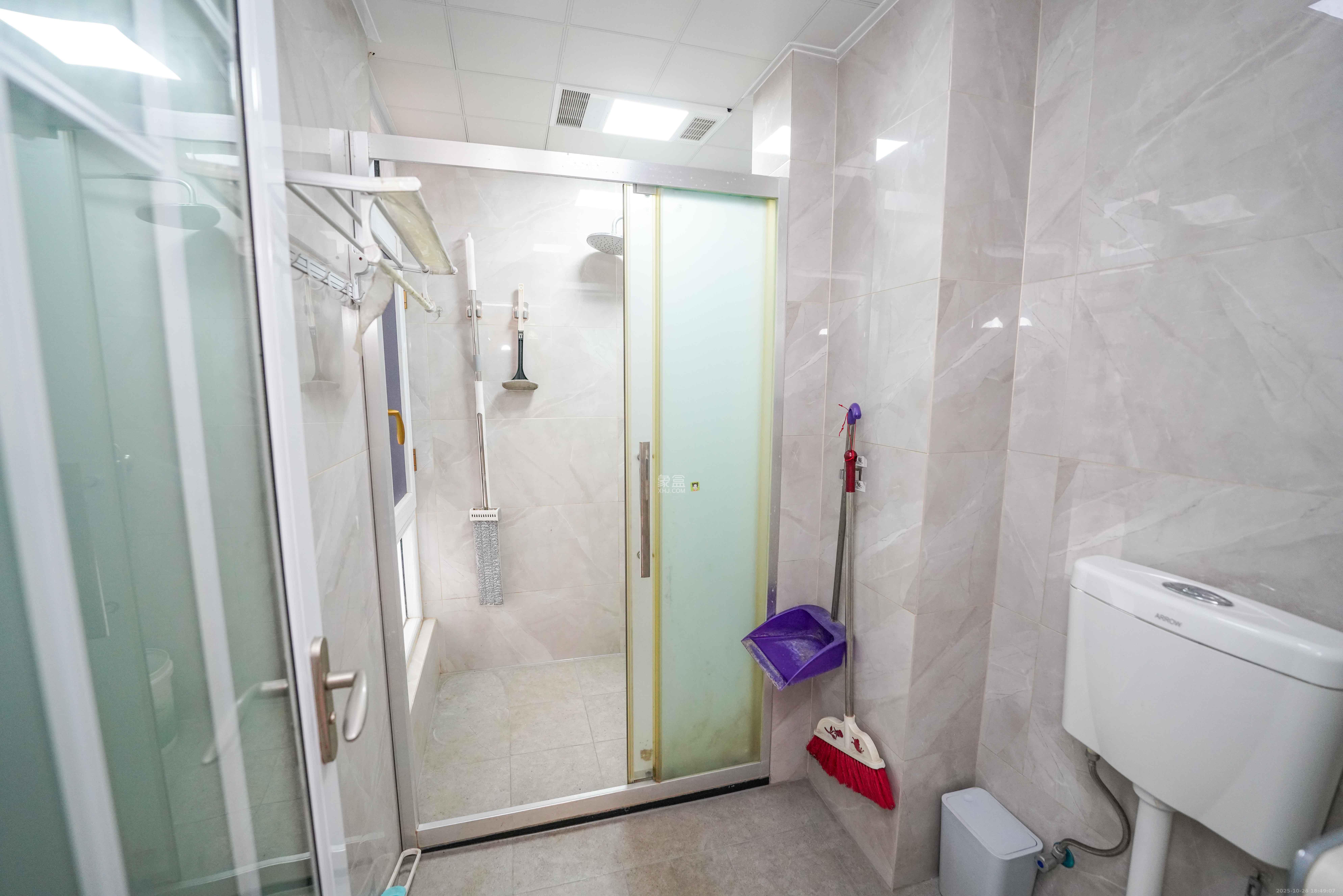 绿地新都会  3室2厅2卫    80.0万 绿地新都会  3室2厅2卫    80.0万卫生间