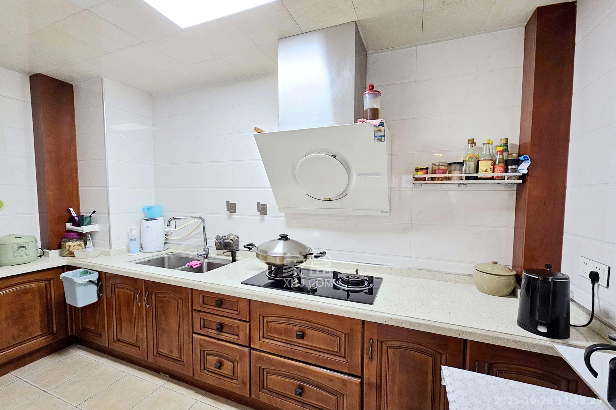 嘉宇盛世华章  2室2厅1卫    2700.0元/月 嘉宇盛世华章  2室2厅1卫    2700.0元/月室内图