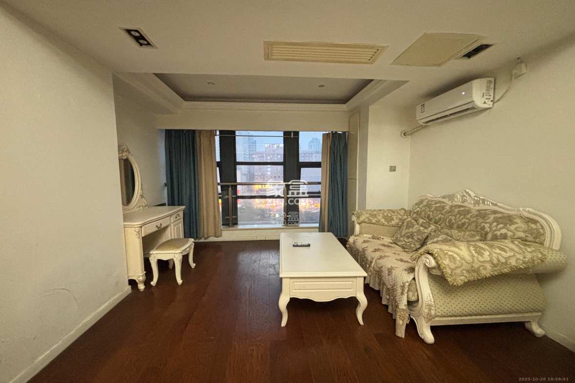 壹号公馆  1室1厅1卫    2000.0元/月 壹号公馆  1室1厅1卫    2000.0元/月室内图1