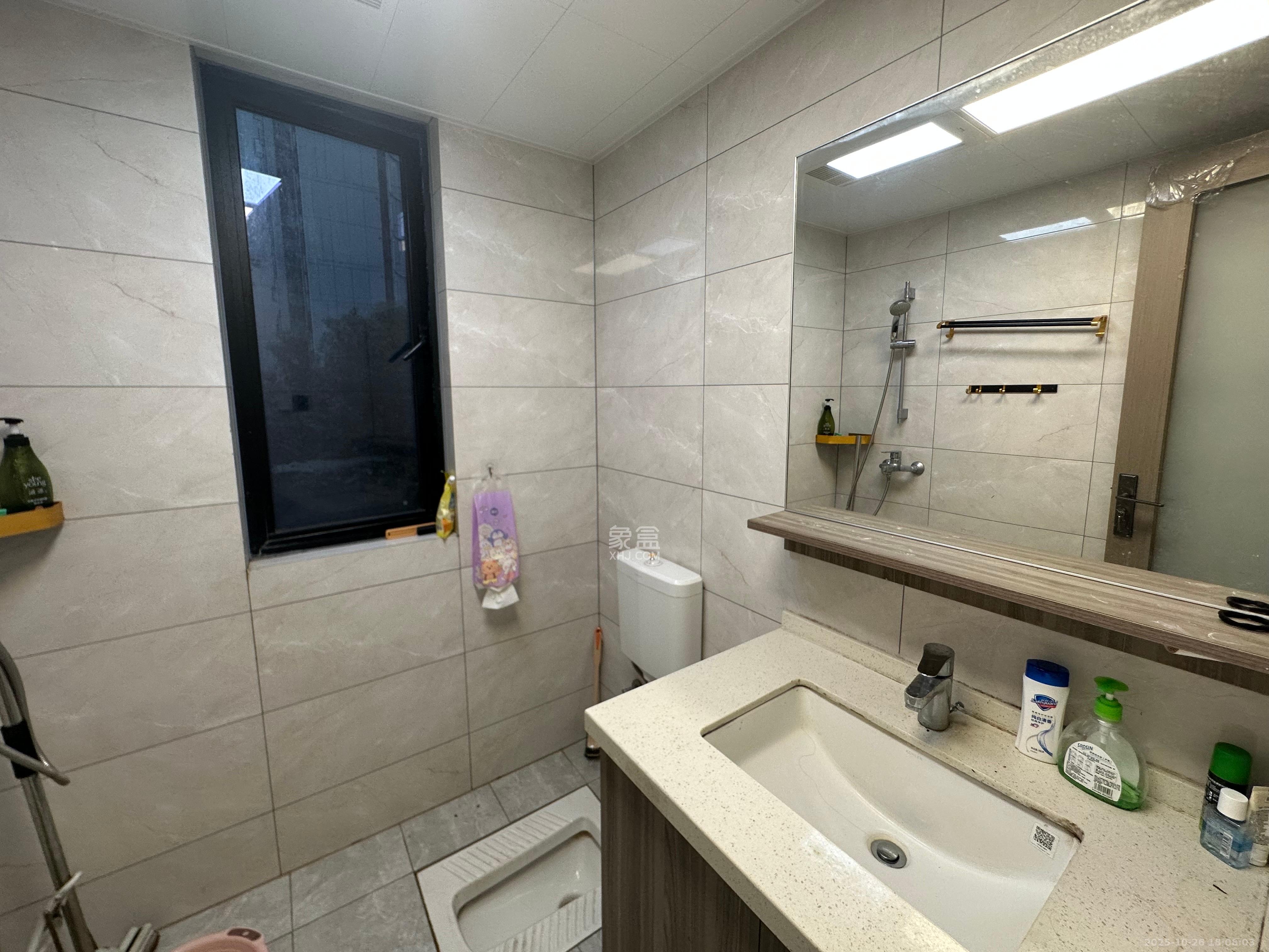 金富湘江悦城 3室2厅2卫 2400.0元/月 金富湘江悦城 3室2厅2卫 2400.0元/月室内图