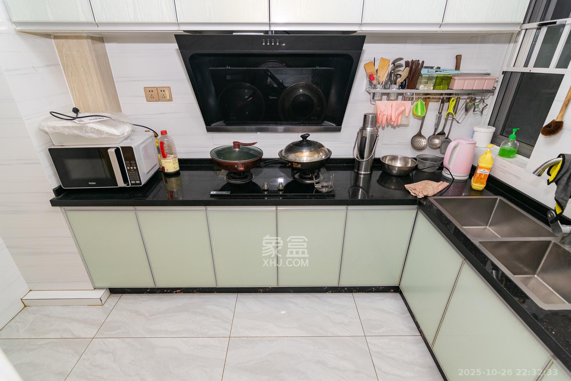 金地三千府(金地湖山樾、金地自在城)  3室2厅1卫    60.0万 金地三千府(金地湖山樾、金地自在城)  3室2厅1卫    60.0万厨房