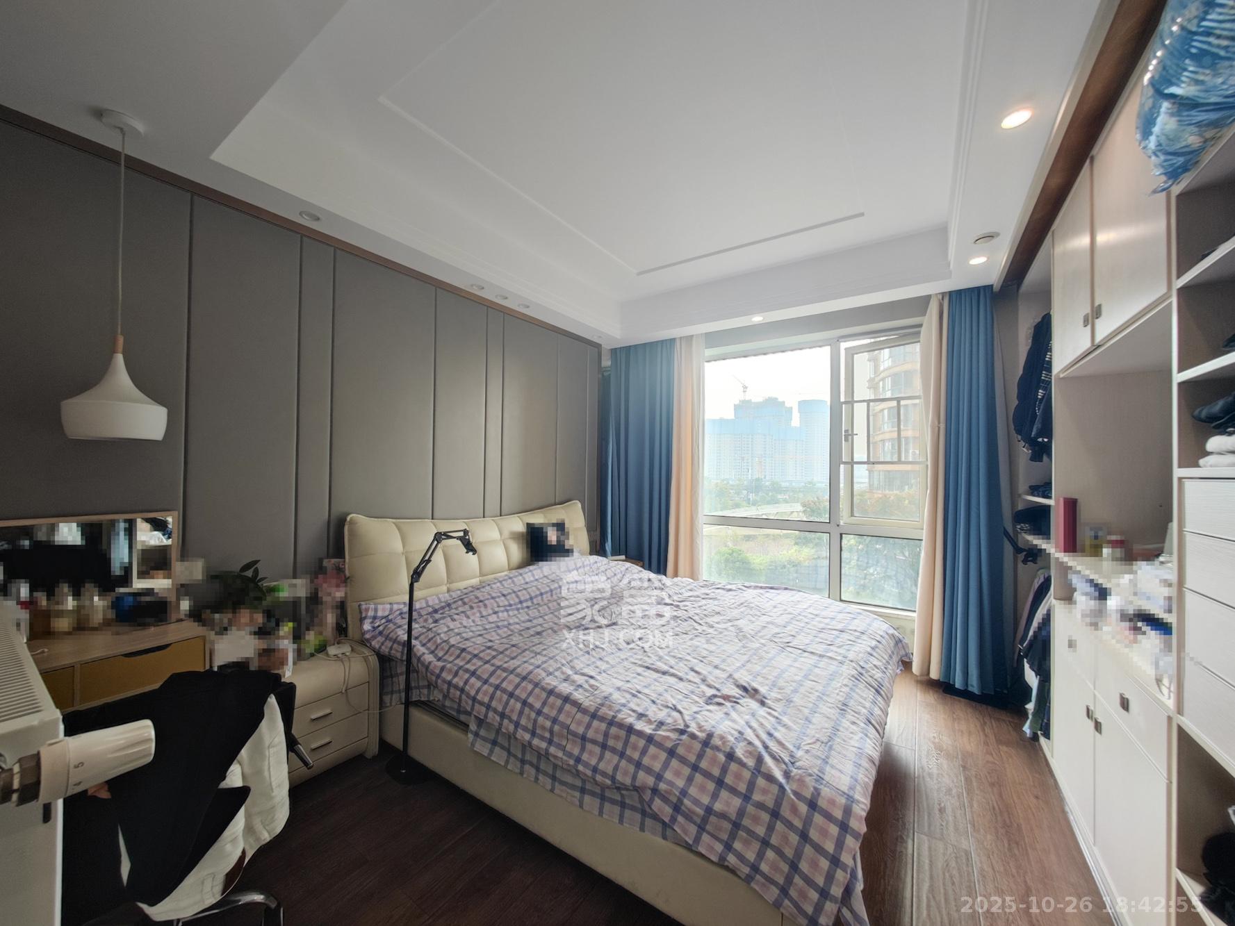 五矿万境水岸三期  5室2厅2卫    218.0万卧室