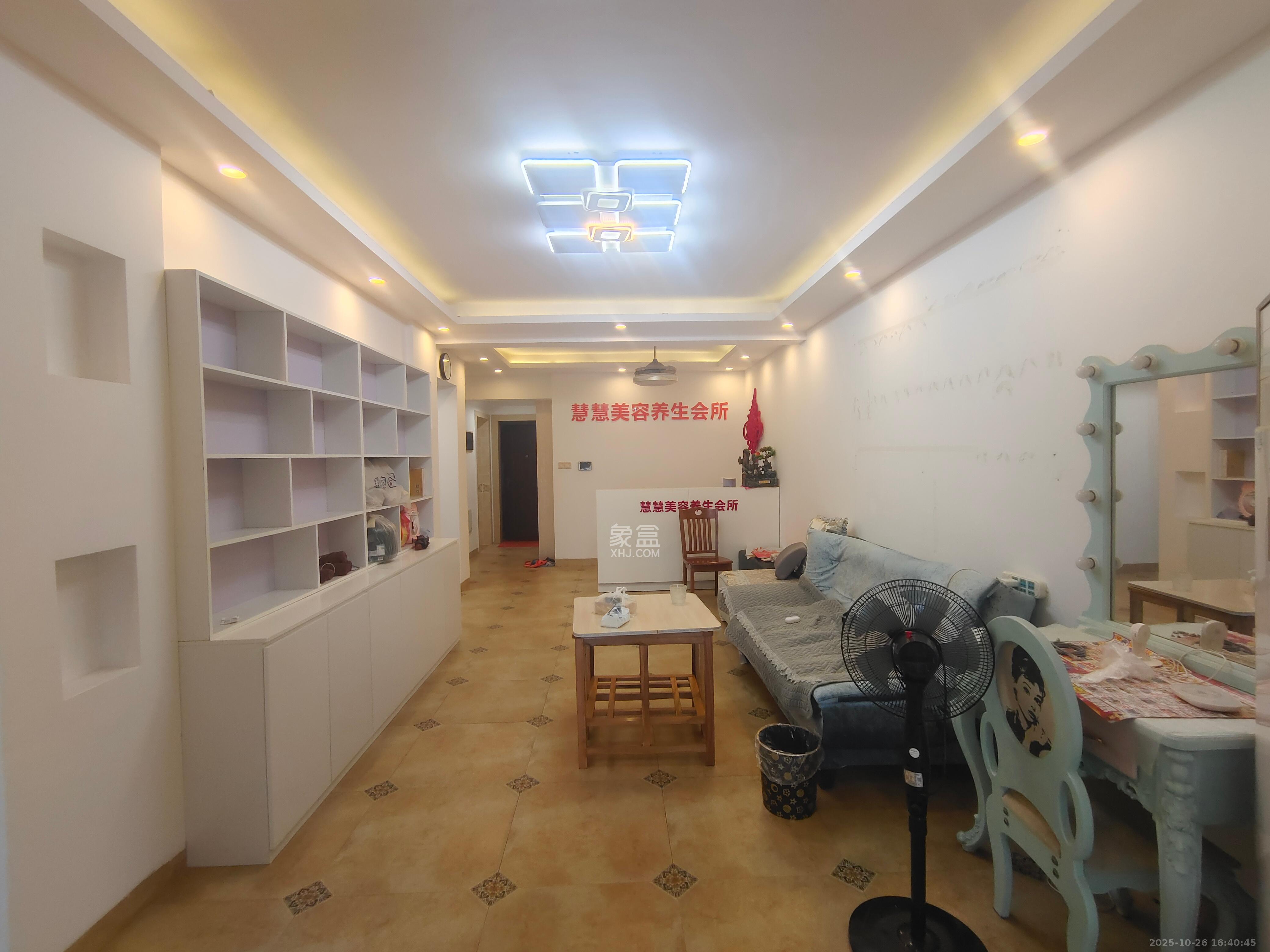 保利香槟国际  3室2厅1卫    2200.0元/月