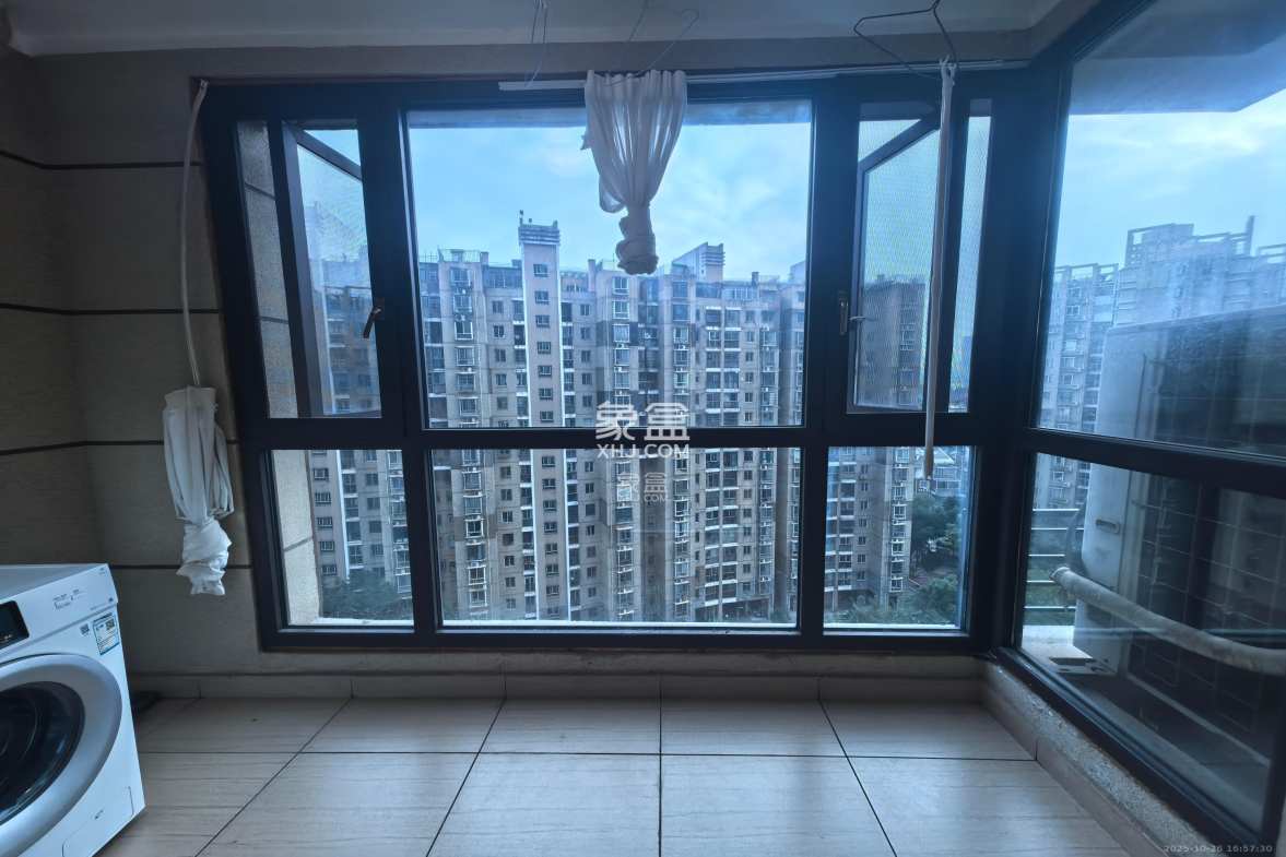 碧桂园中央花园  3室2厅3卫    2500.0元/月 碧桂园中央花园  3室2厅3卫    2500.0元/月室内图