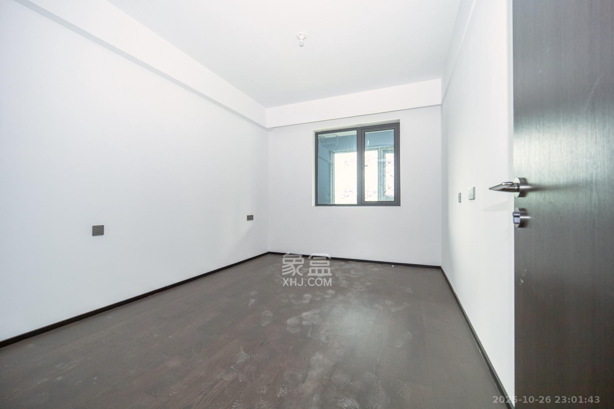 万科松湖天地  4室2厅3卫    250.0万卧室