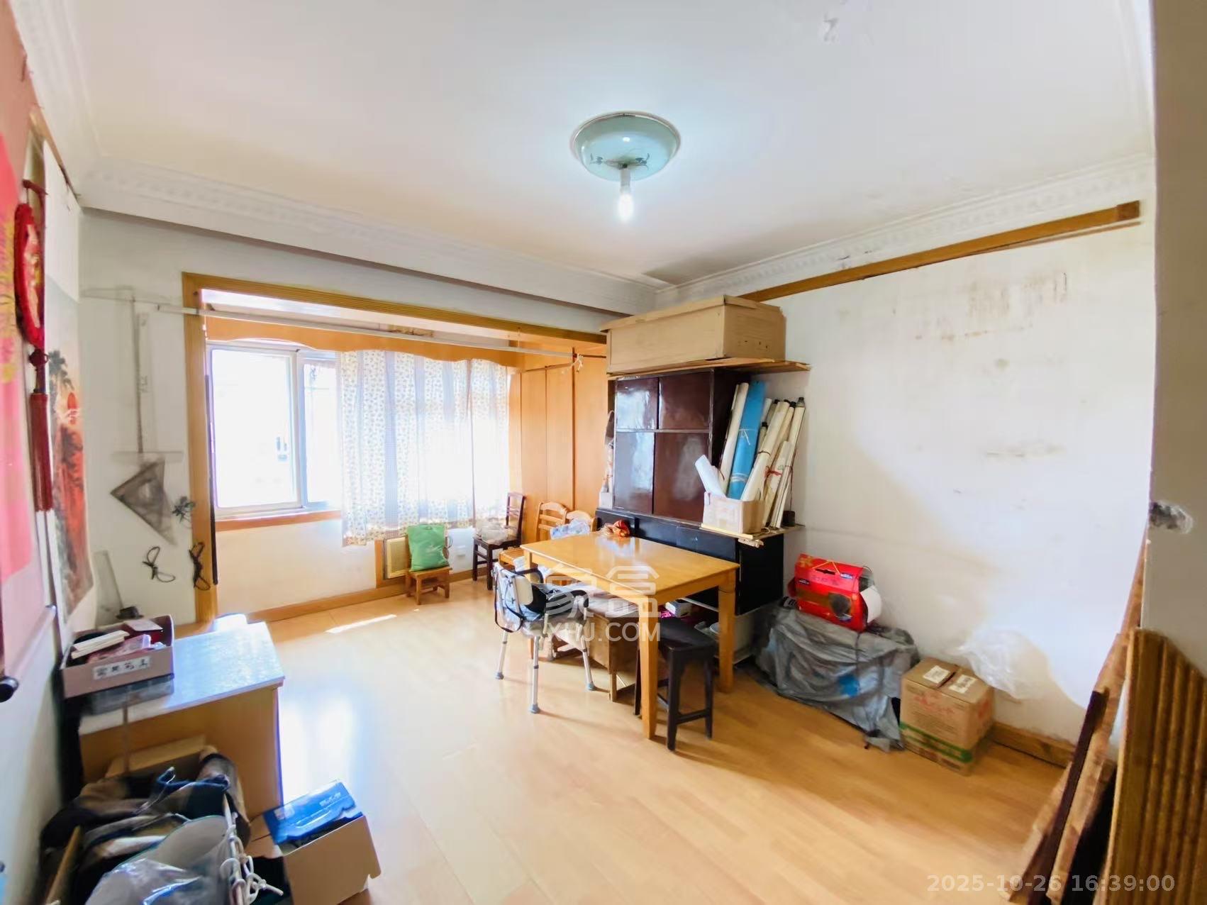 南沙公寓  3室2厅1卫    2400.0元/月室内图