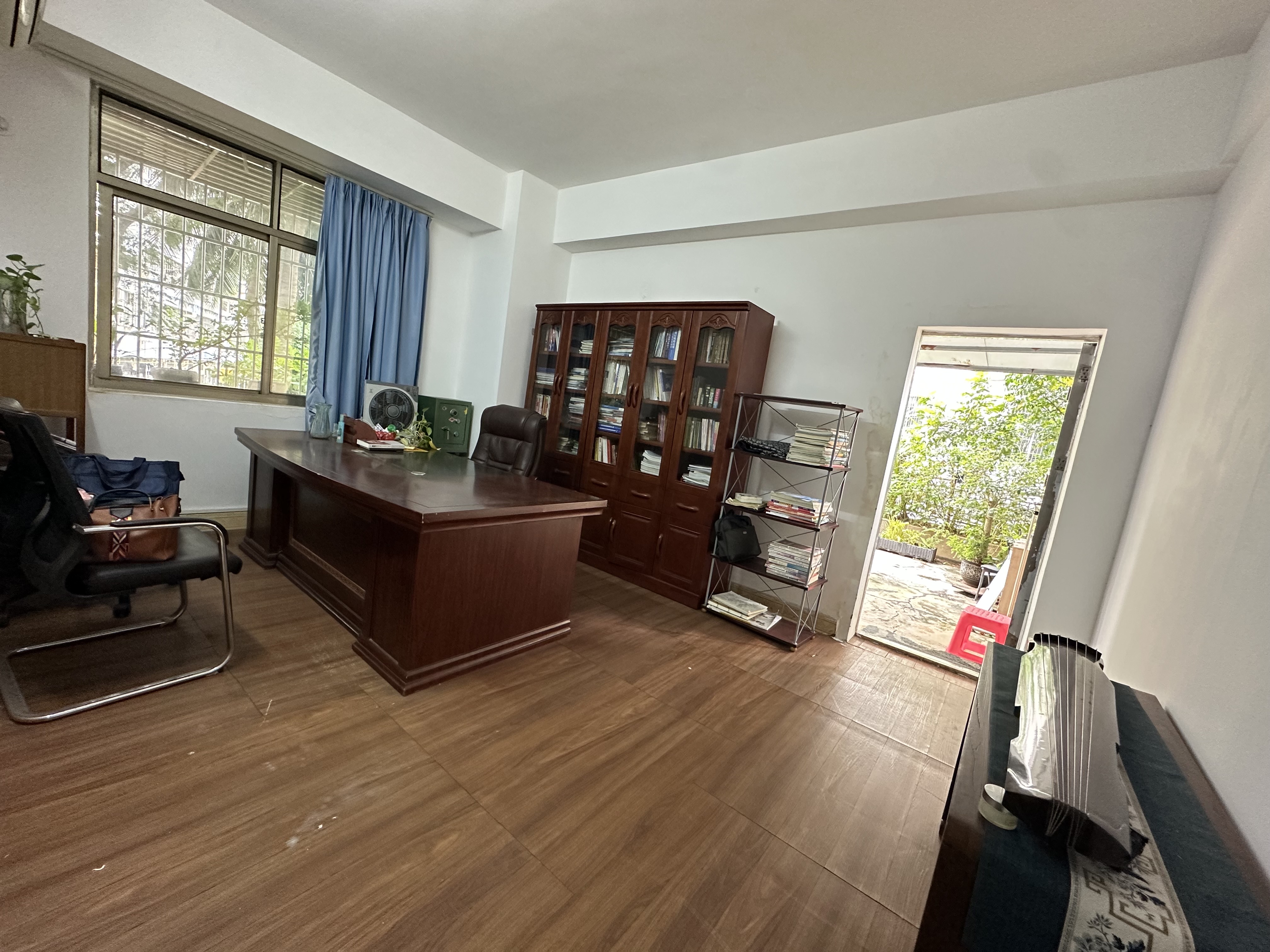 金银广场  3室2厅2卫    150.0万客厅