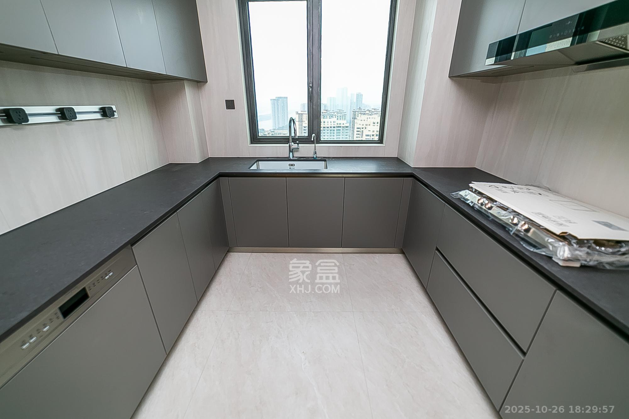 中海阅湘台  4室2厅2卫    458.0万 中海阅湘台  4室2厅2卫    458.0万厨房