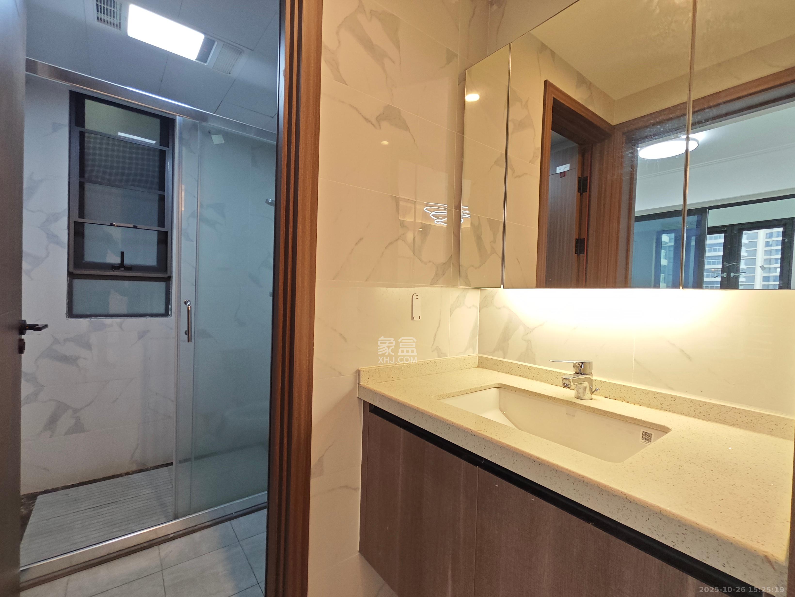 绿地V岛  3室2厅2卫    4000.0元/月 绿地V岛  3室2厅2卫    4000.0元/月室内图