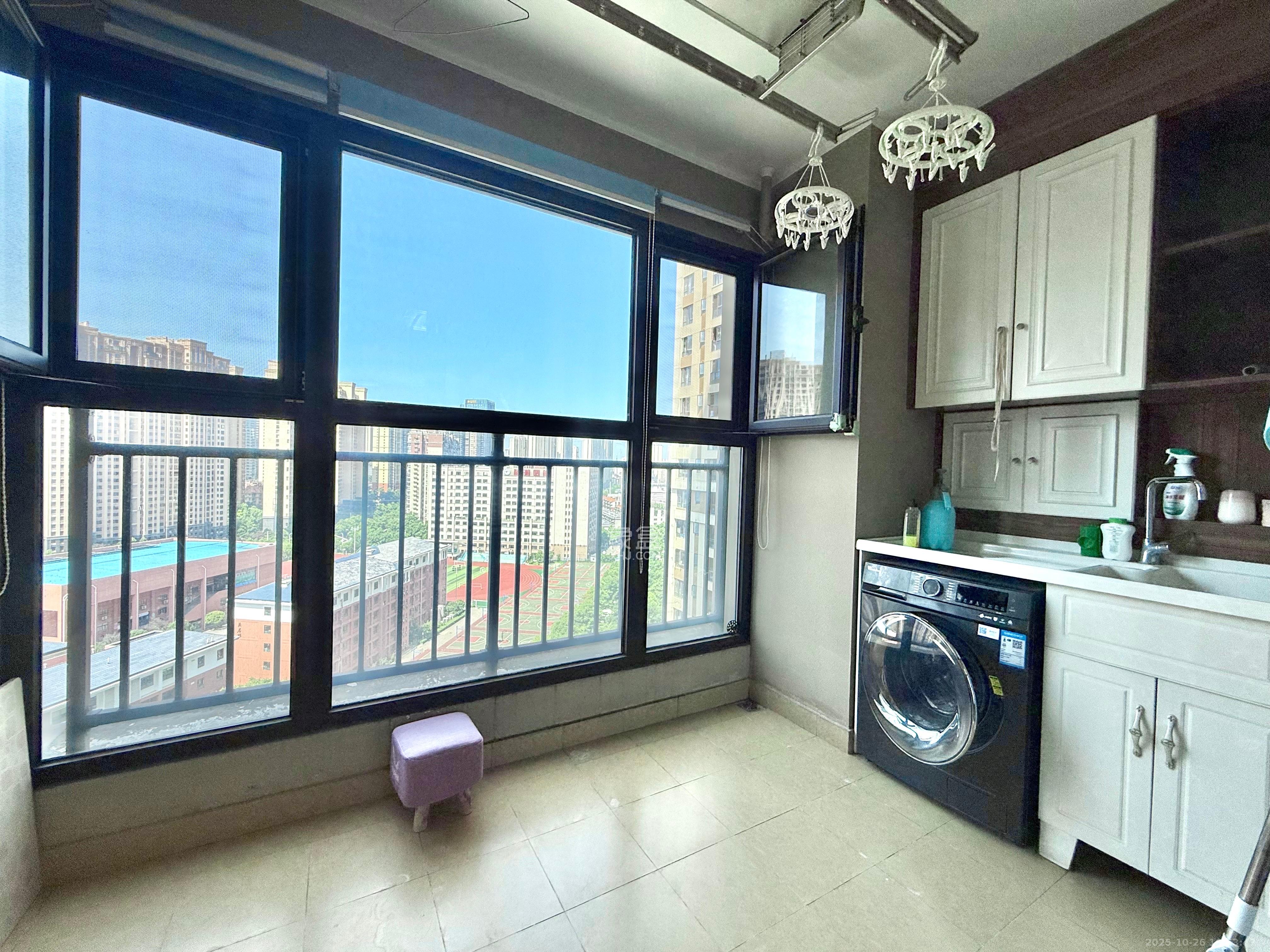 万科里金域国际 3室2厅2卫 3300.0元/月 万科里金域国际 3室2厅2卫 3300.0元/月室内图