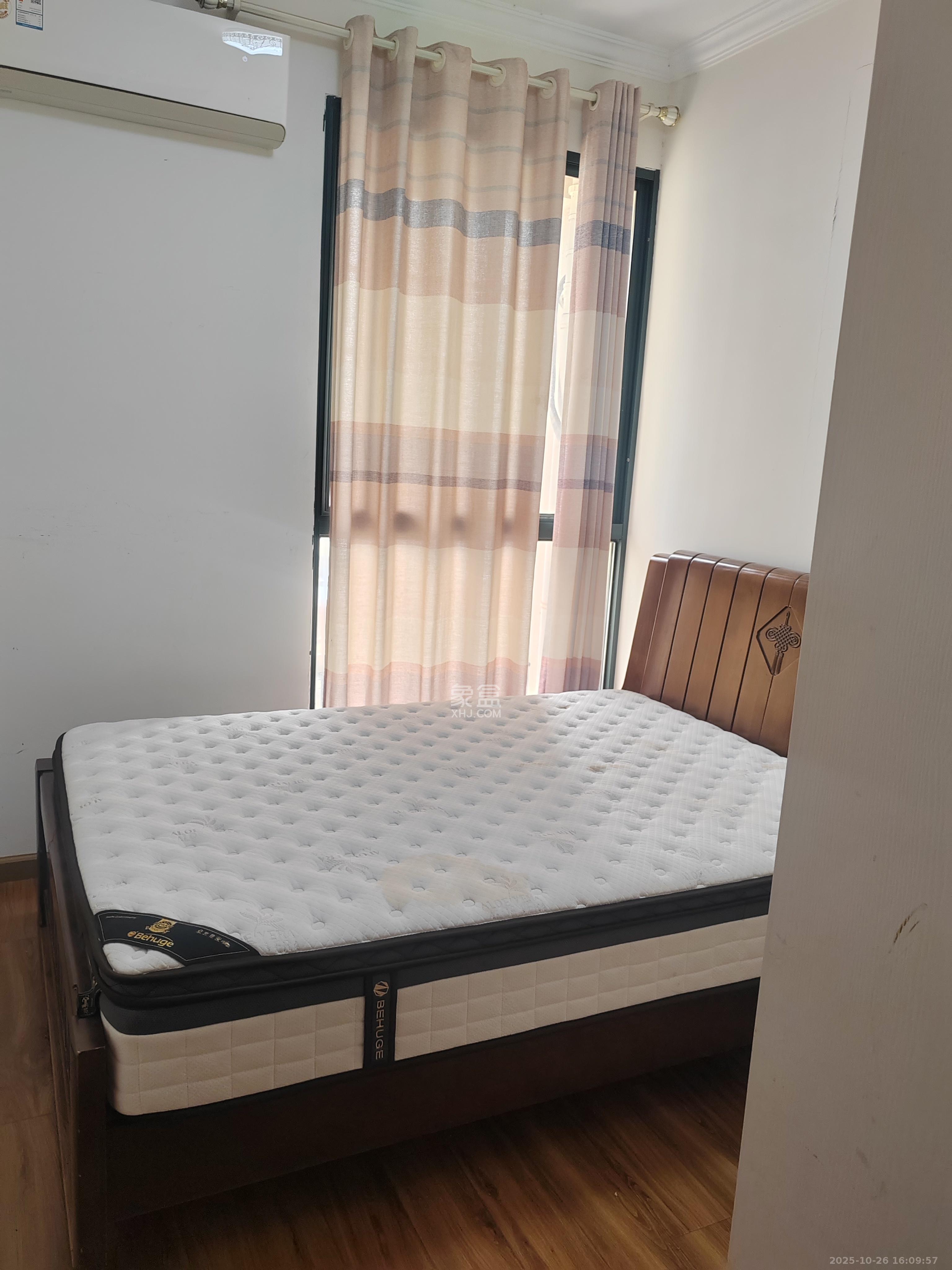 枫华府第  4室2厅2卫    2200.0元/月