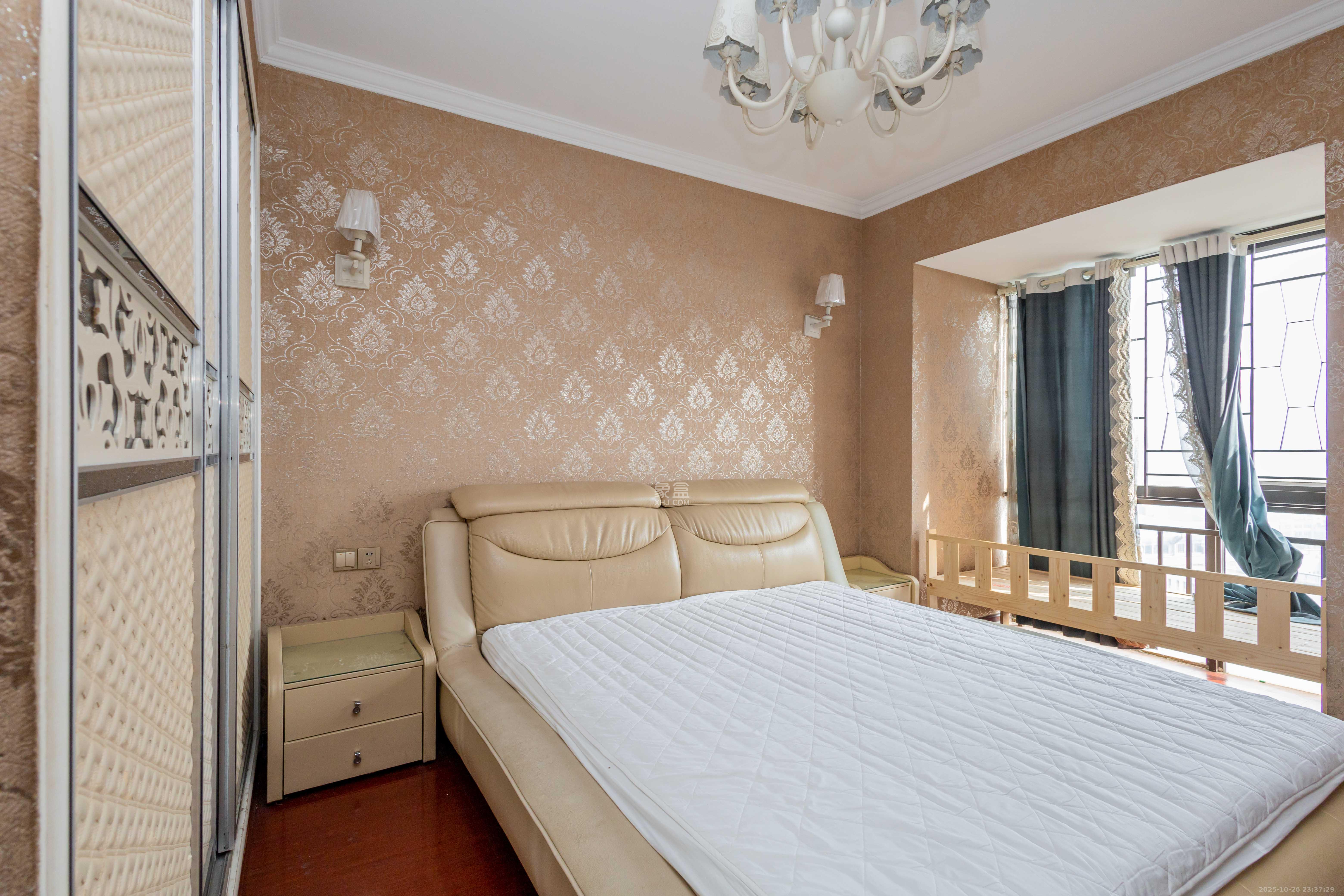 旭辉华庭 3室2厅2卫 75.0万 旭辉华庭 3室2厅2卫 75.0万卧室