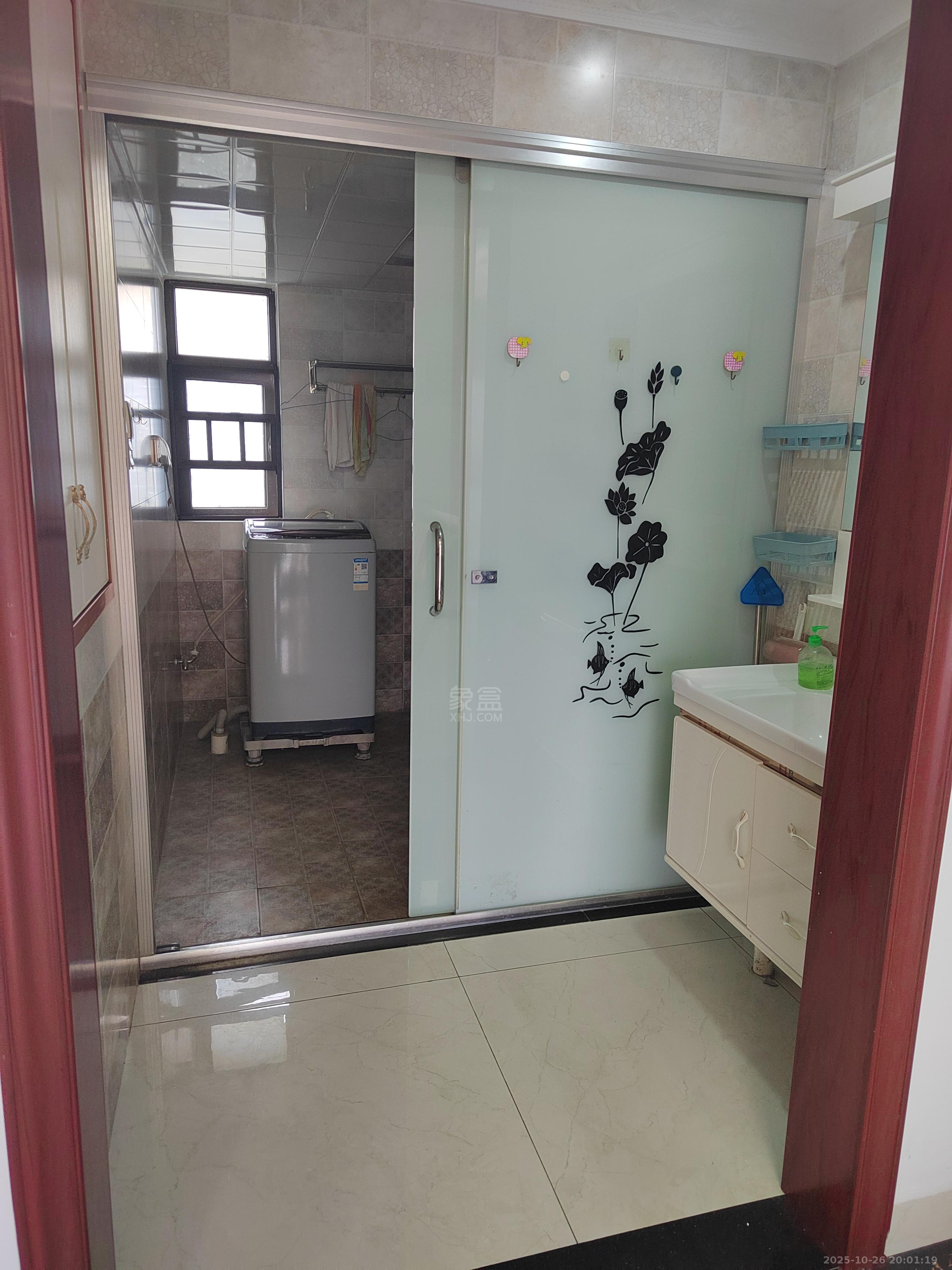 蓝溪谷 3室1厅2卫 2000.0元/月 蓝溪谷 3室1厅2卫 2000.0元/月室内图