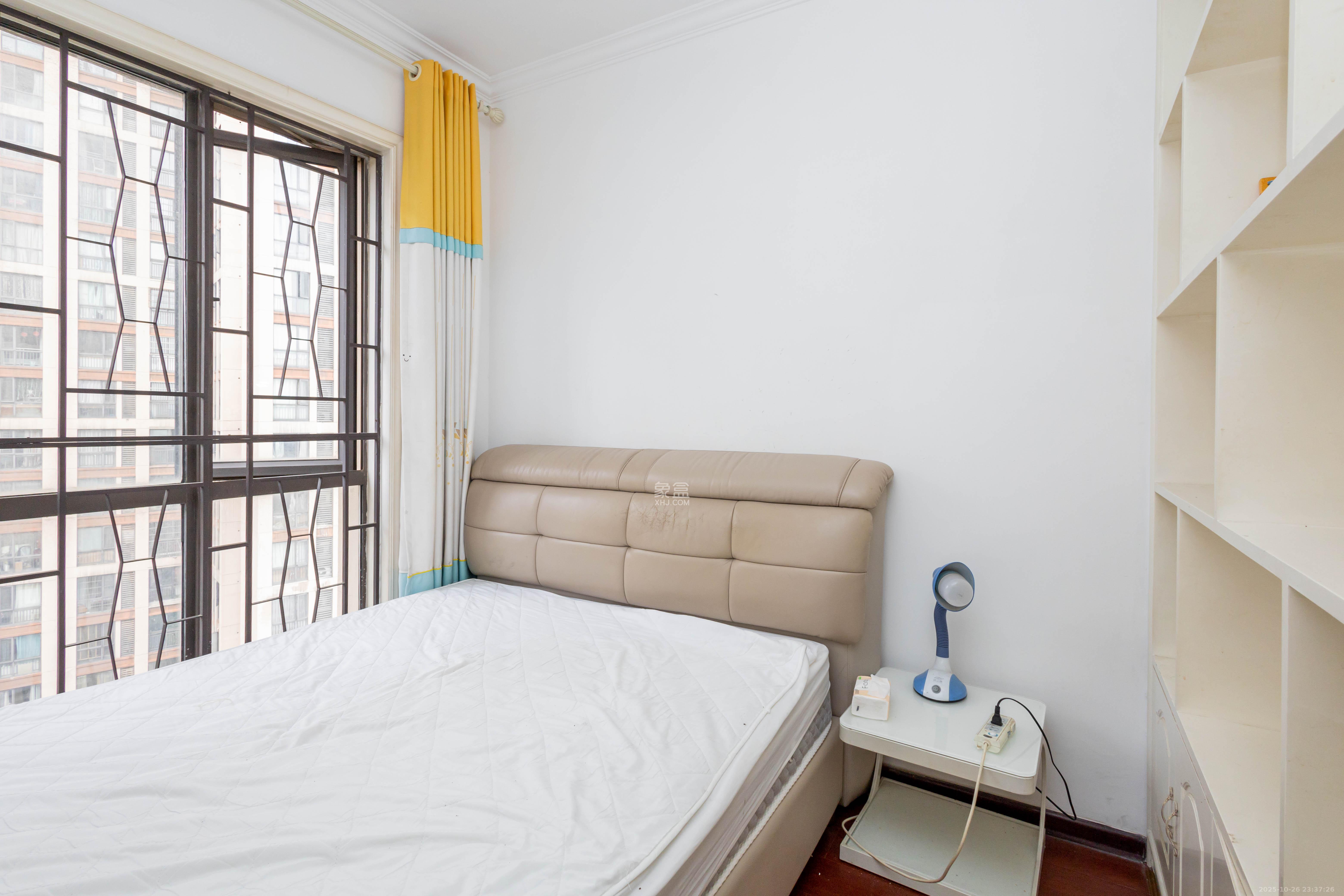 旭辉华庭 3室2厅2卫 75.0万 旭辉华庭 3室2厅2卫 75.0万卧室