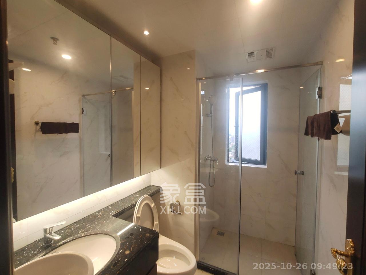 恒大翡翠华庭  3室2厅2卫    2700.0元/月室内图