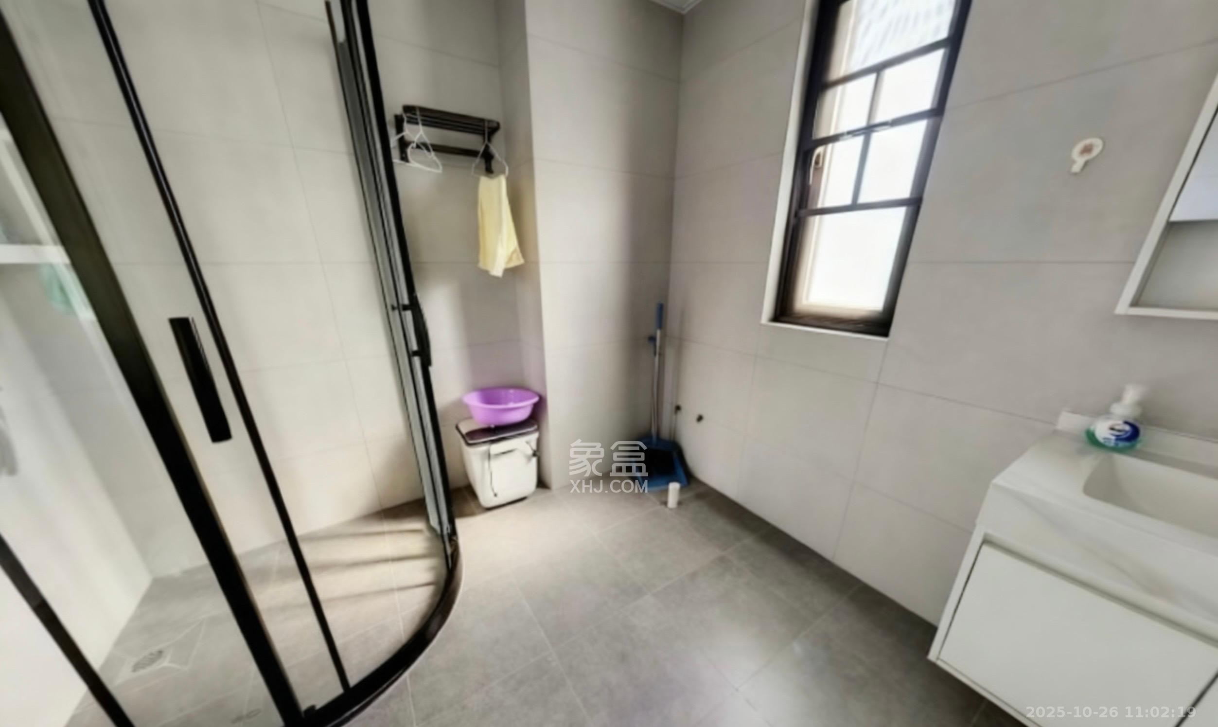 卓越浅水湾  4室2厅2卫    4500.0元/月 卓越浅水湾  4室2厅2卫    4500.0元/月室内图