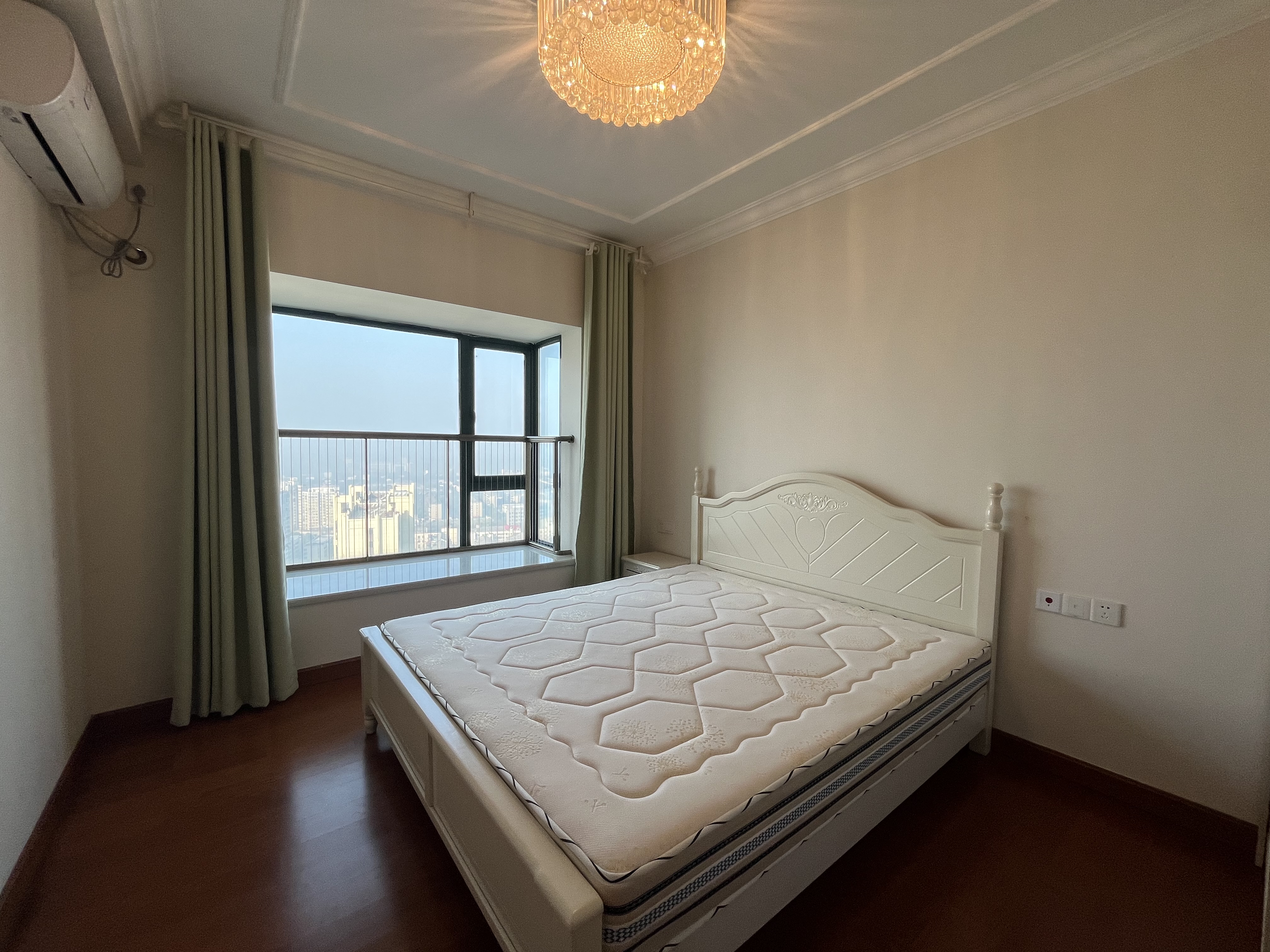 恒大绿洲  3室2厅2卫    1600.0元/月