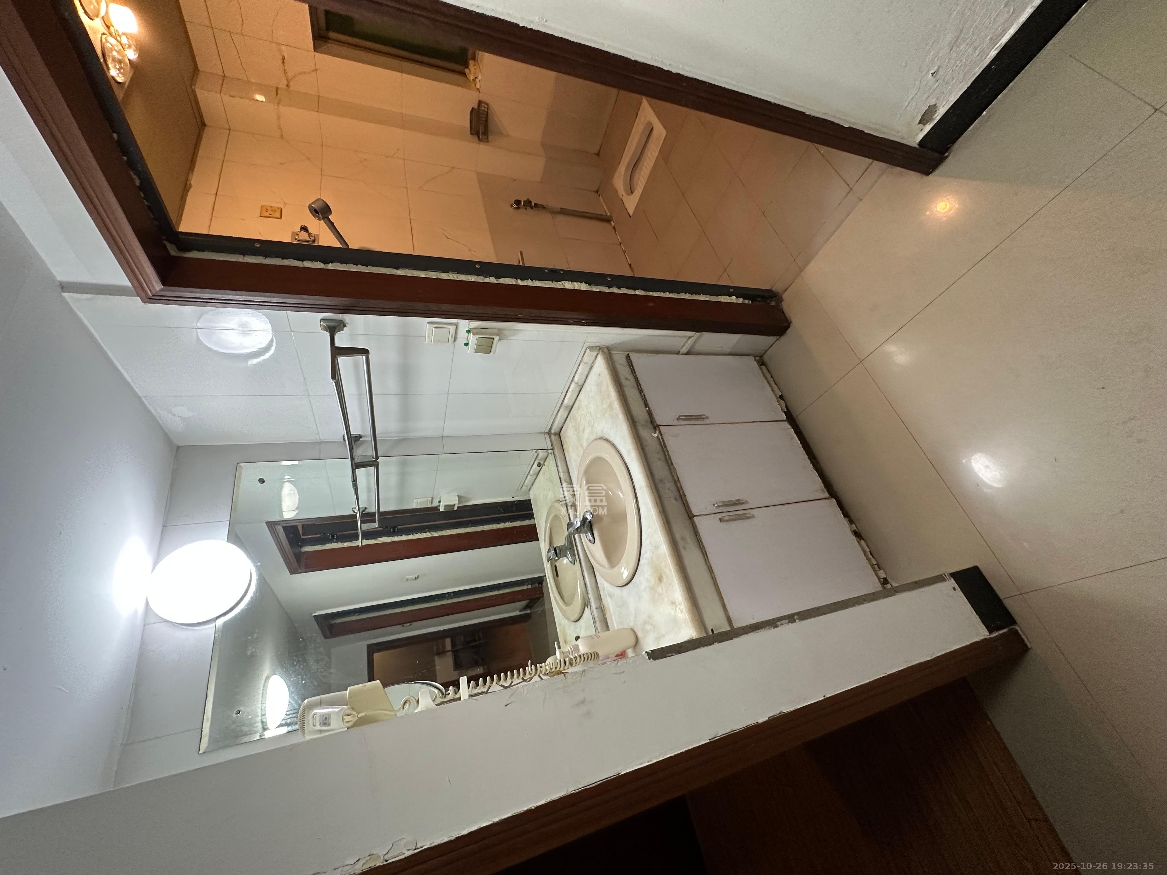 鑫湘佳园  3室1厅1卫    1600.0元/月 鑫湘佳园  3室1厅1卫    1600.0元/月室内图