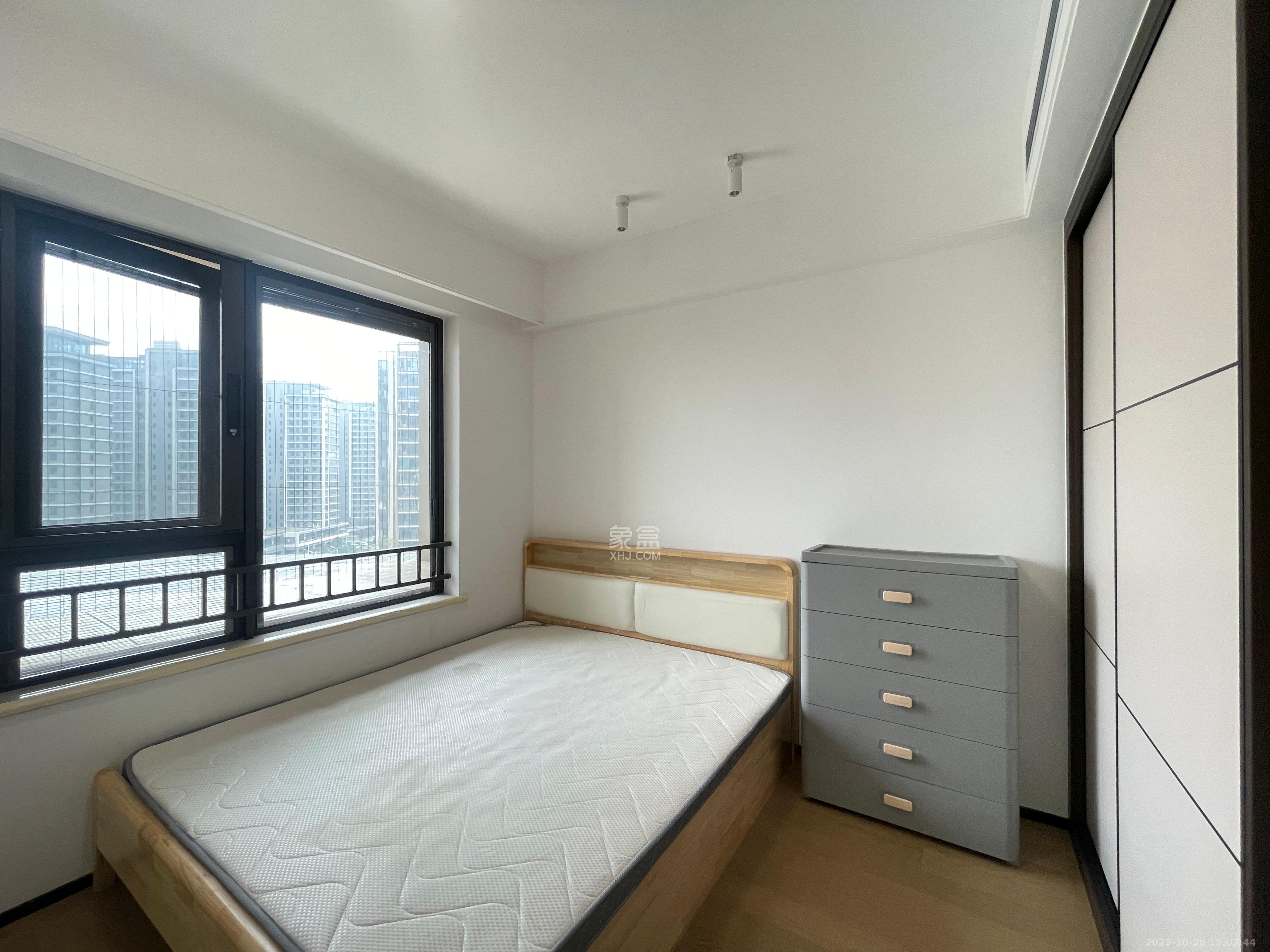 万科滨河道  3室2厅2卫    2800.0元/月室内图