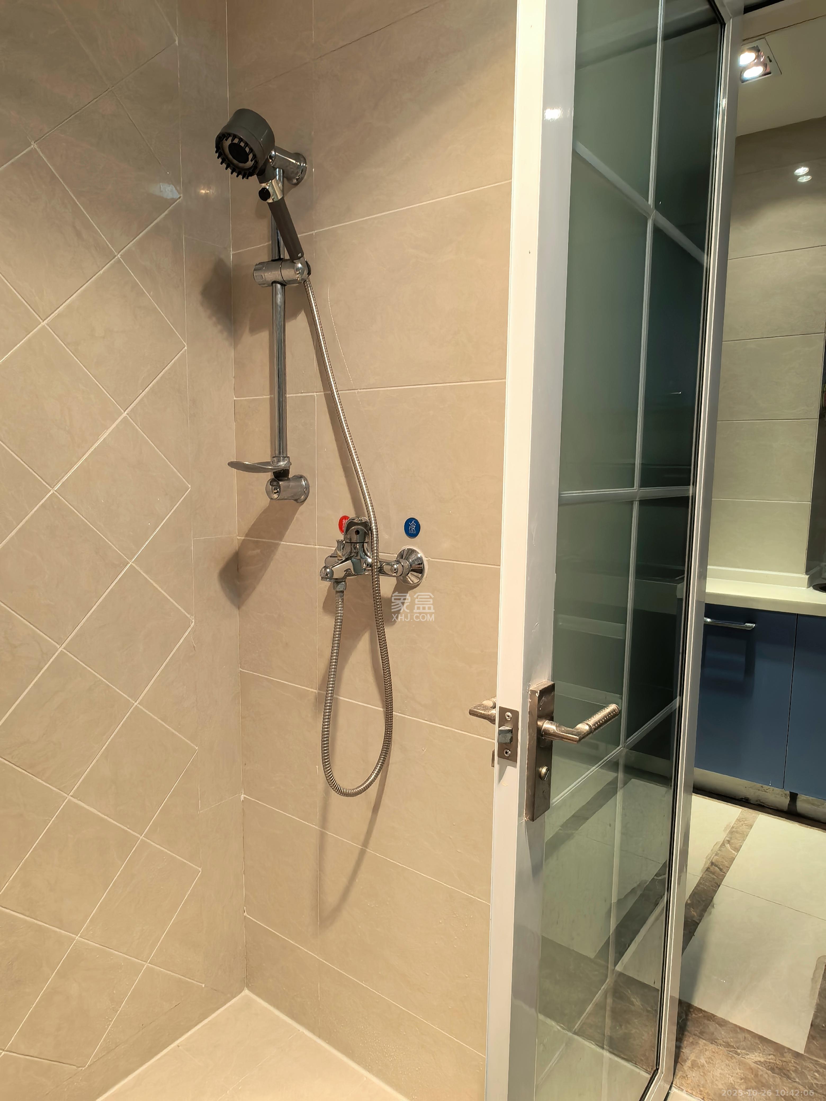 西子一间  1室1厅1卫    1800.0元/月室内图