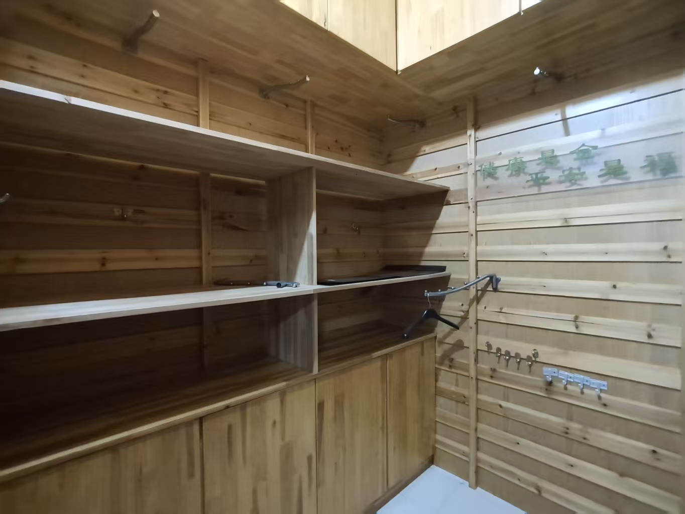 羊舞岭小区 3室2厅3卫 1000.0元/月 羊舞岭小区 3室2厅3卫 1000.0元/月室内图