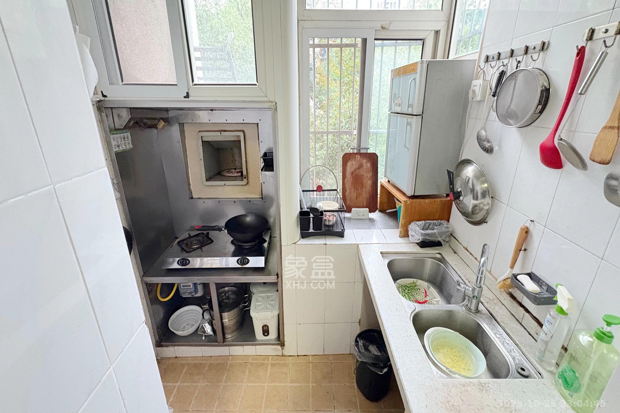 司法厅宿舍 4室2厅2卫 166.0万 司法厅宿舍 4室2厅2卫 166.0万厨房