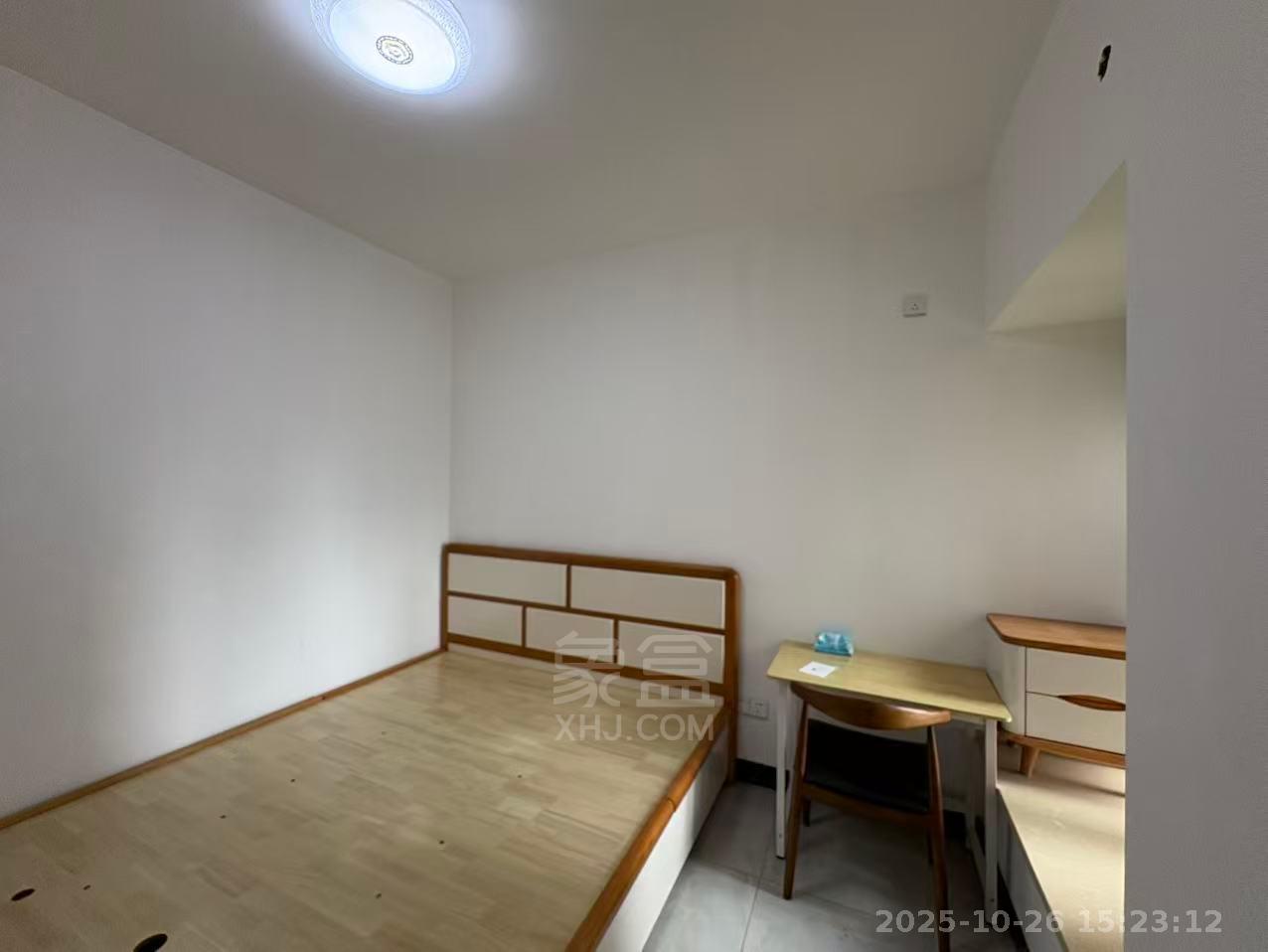 美的城四期  3室2厅1卫    1600.0元/月室内图