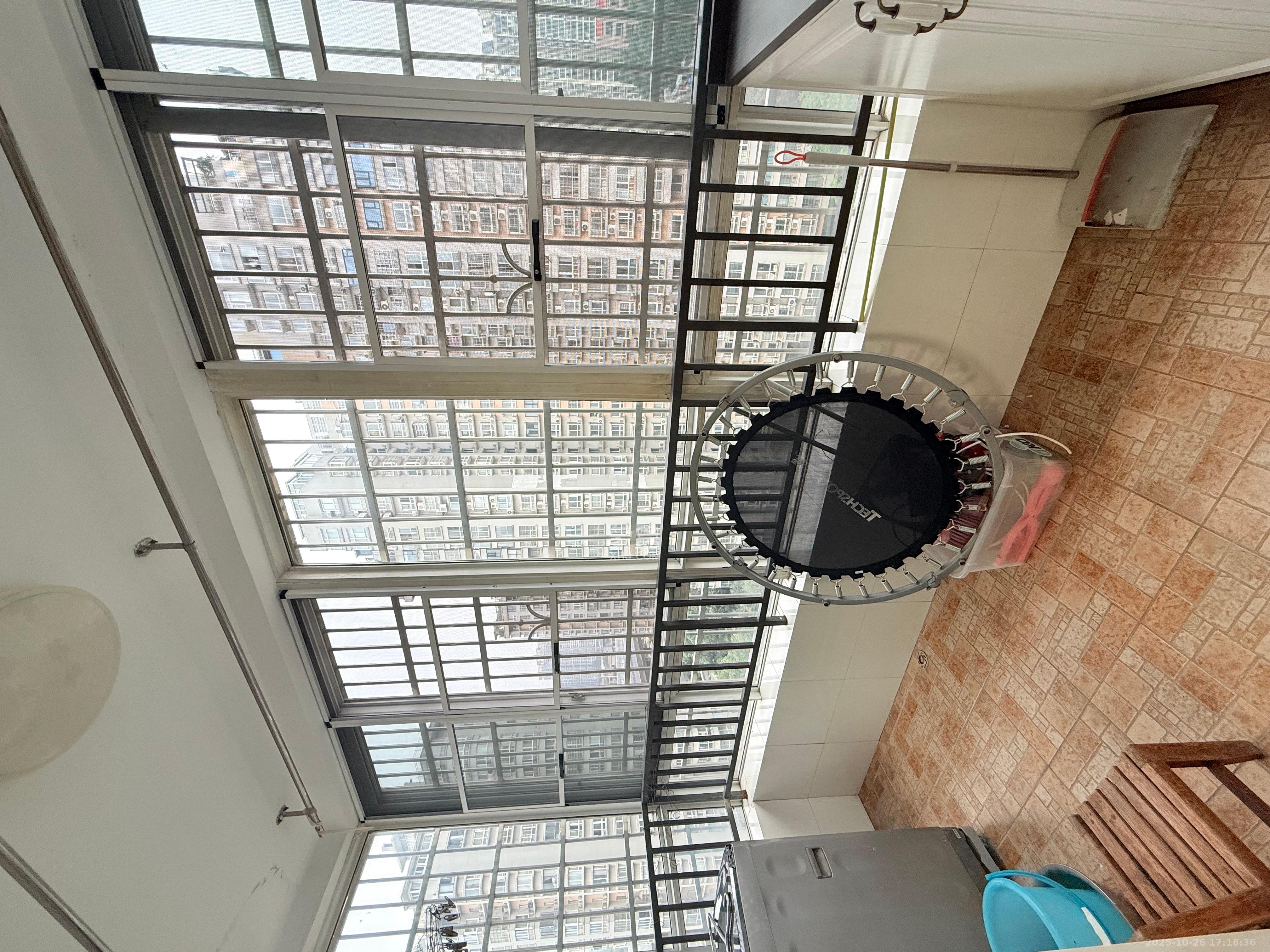 月湖兰庭 1室2厅1卫 2500.0元/月 月湖兰庭 1室2厅1卫 2500.0元/月室内图