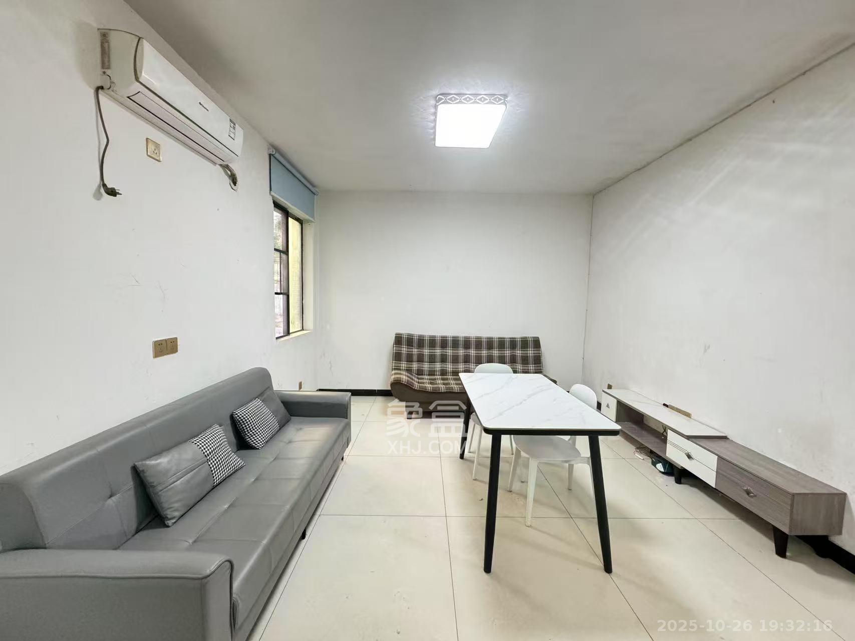 西韵佳苑  2室2厅1卫    1900.0元/月 西韵佳苑  2室2厅1卫    1900.0元/月室内图