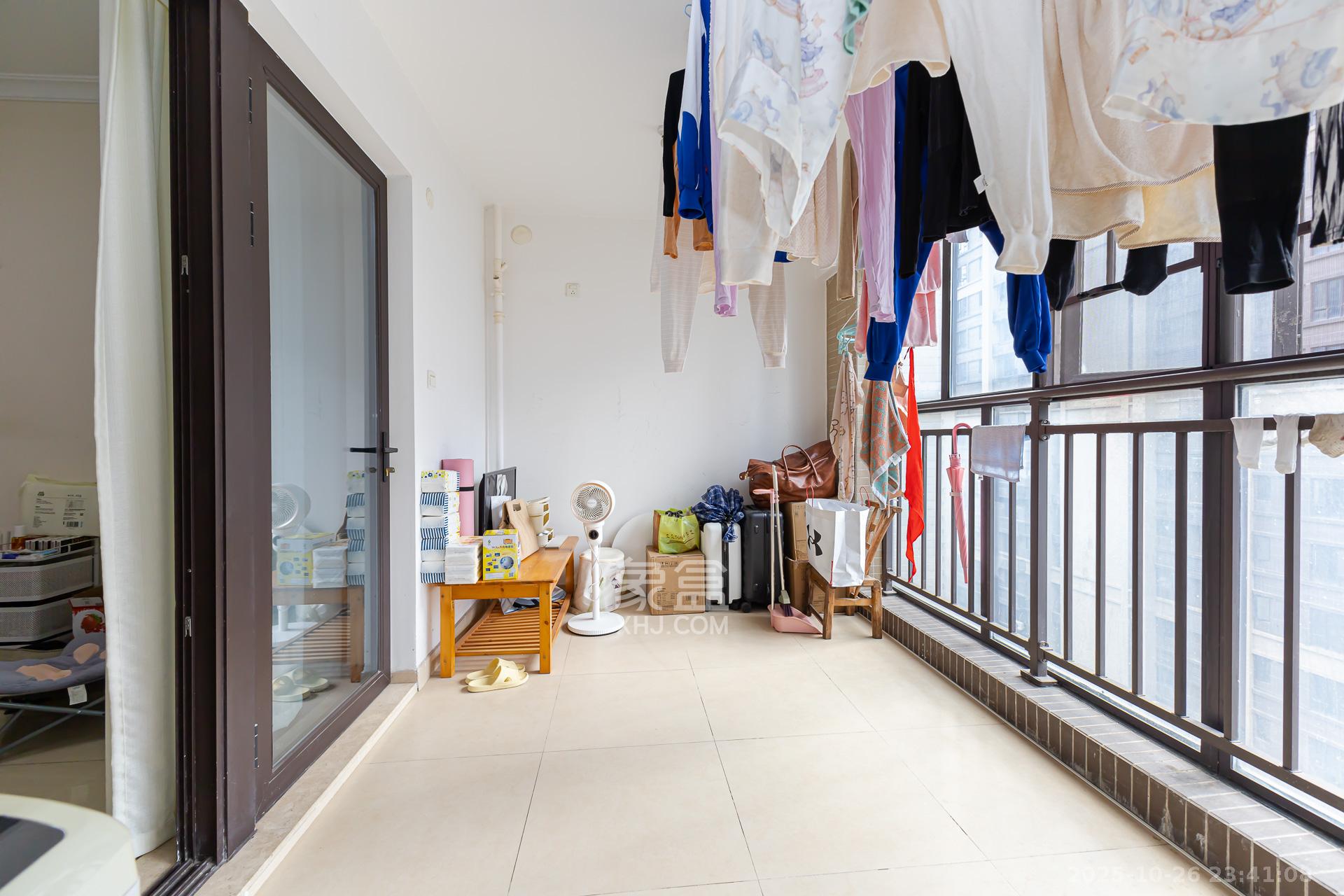 时代倾城二期  2室2厅1卫    58.0万 时代倾城二期  2室2厅1卫    58.0万阳台