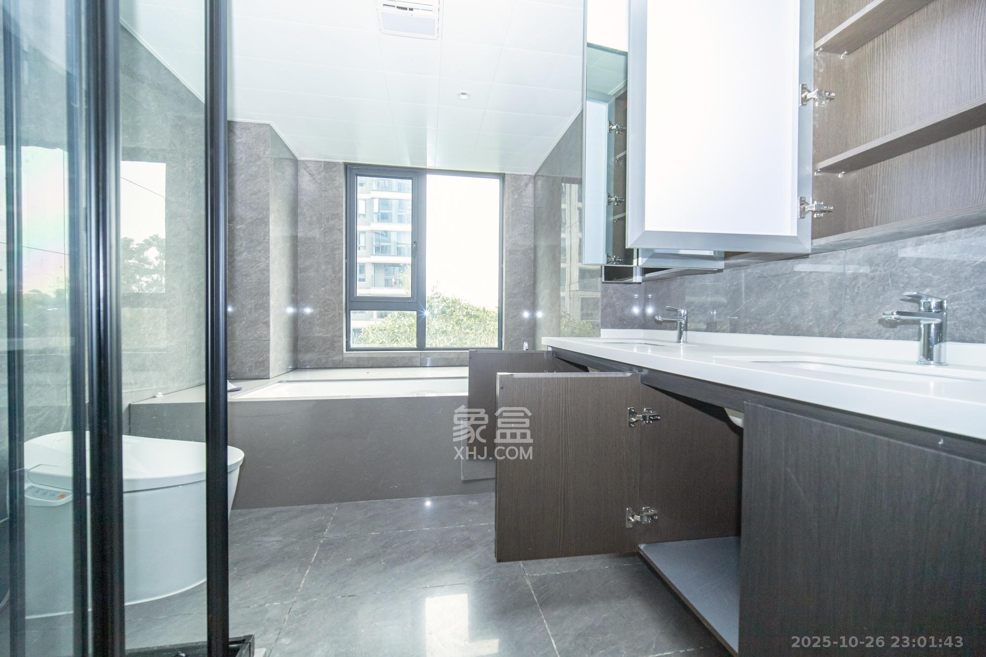 万科松湖天地 4室2厅3卫 250.0万 万科松湖天地 4室2厅3卫 250.0万卫生间