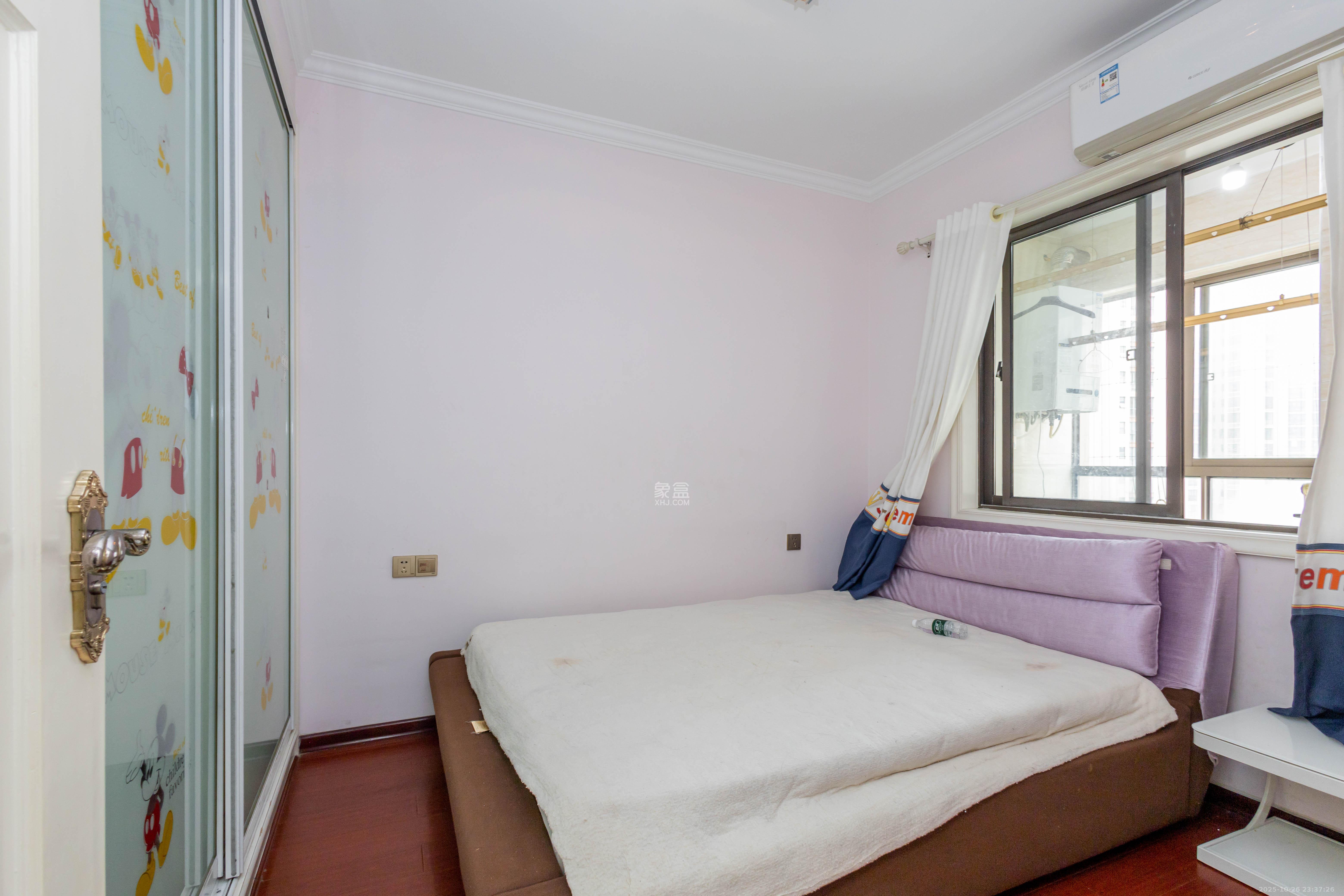 旭辉华庭 3室2厅2卫 75.0万 旭辉华庭 3室2厅2卫 75.0万卧室