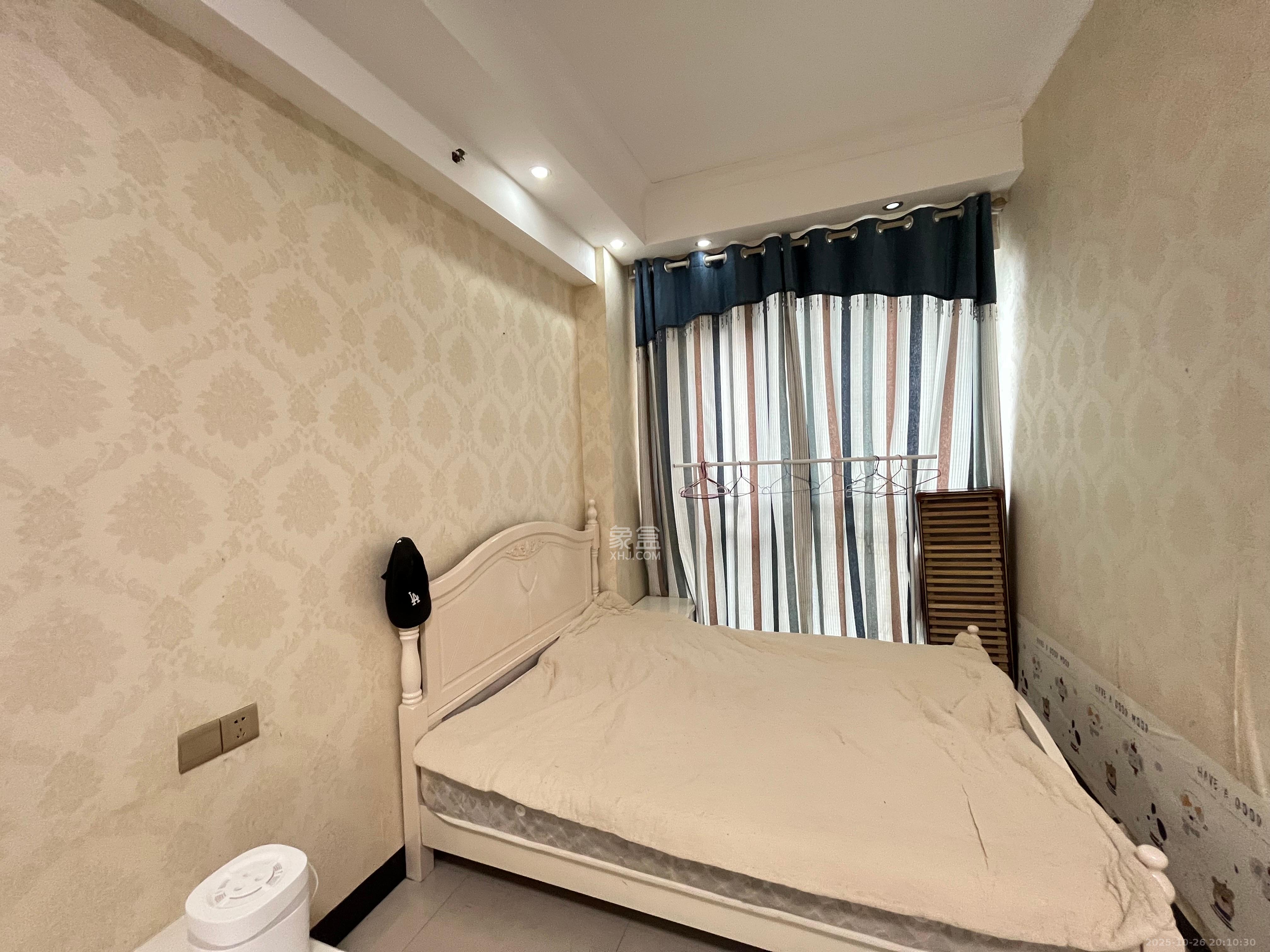 红橡华园(菲莎公馆)  1室1厅1卫    1400.0元/月室内图