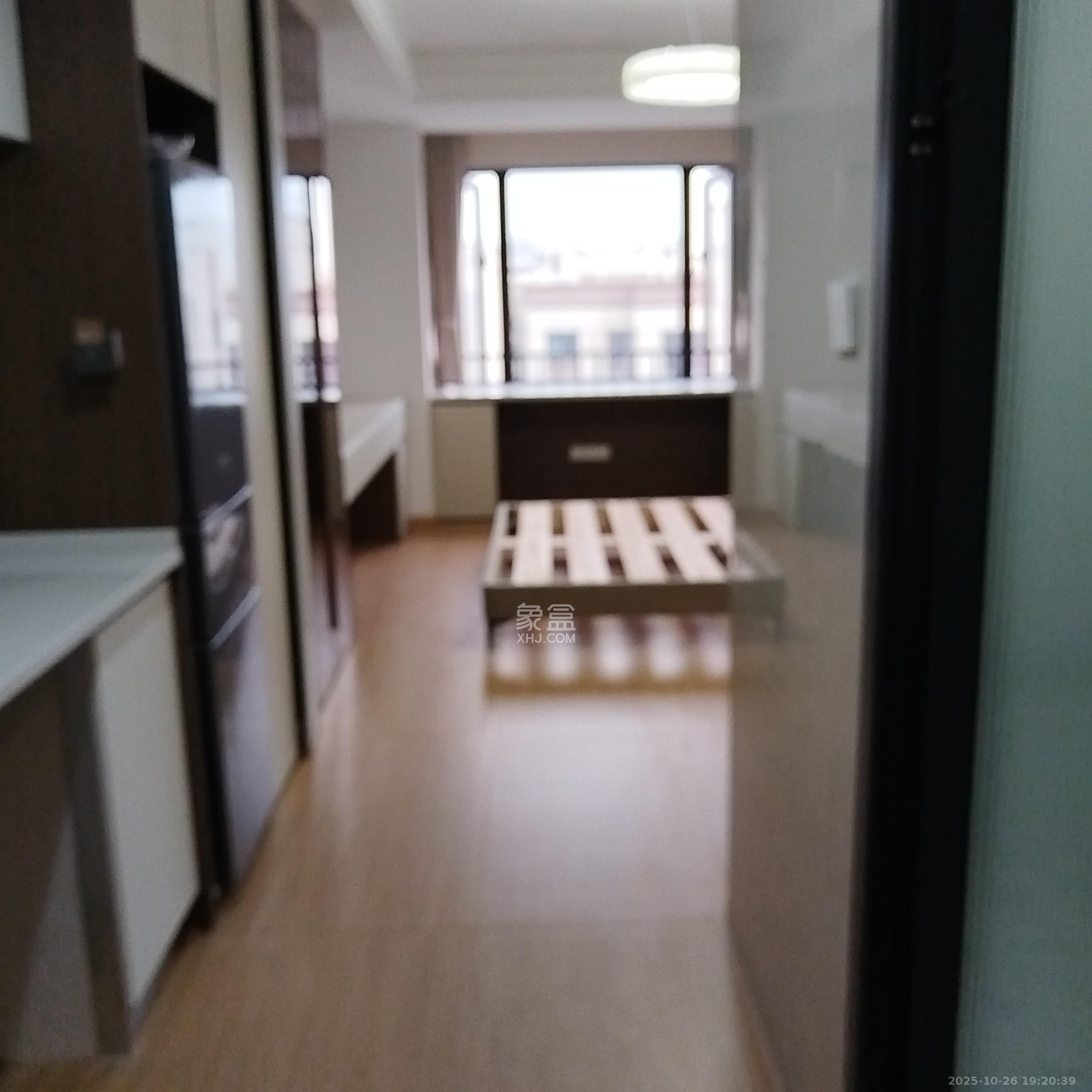 中海珑悦府  1室1厅1卫    1300.0元/月