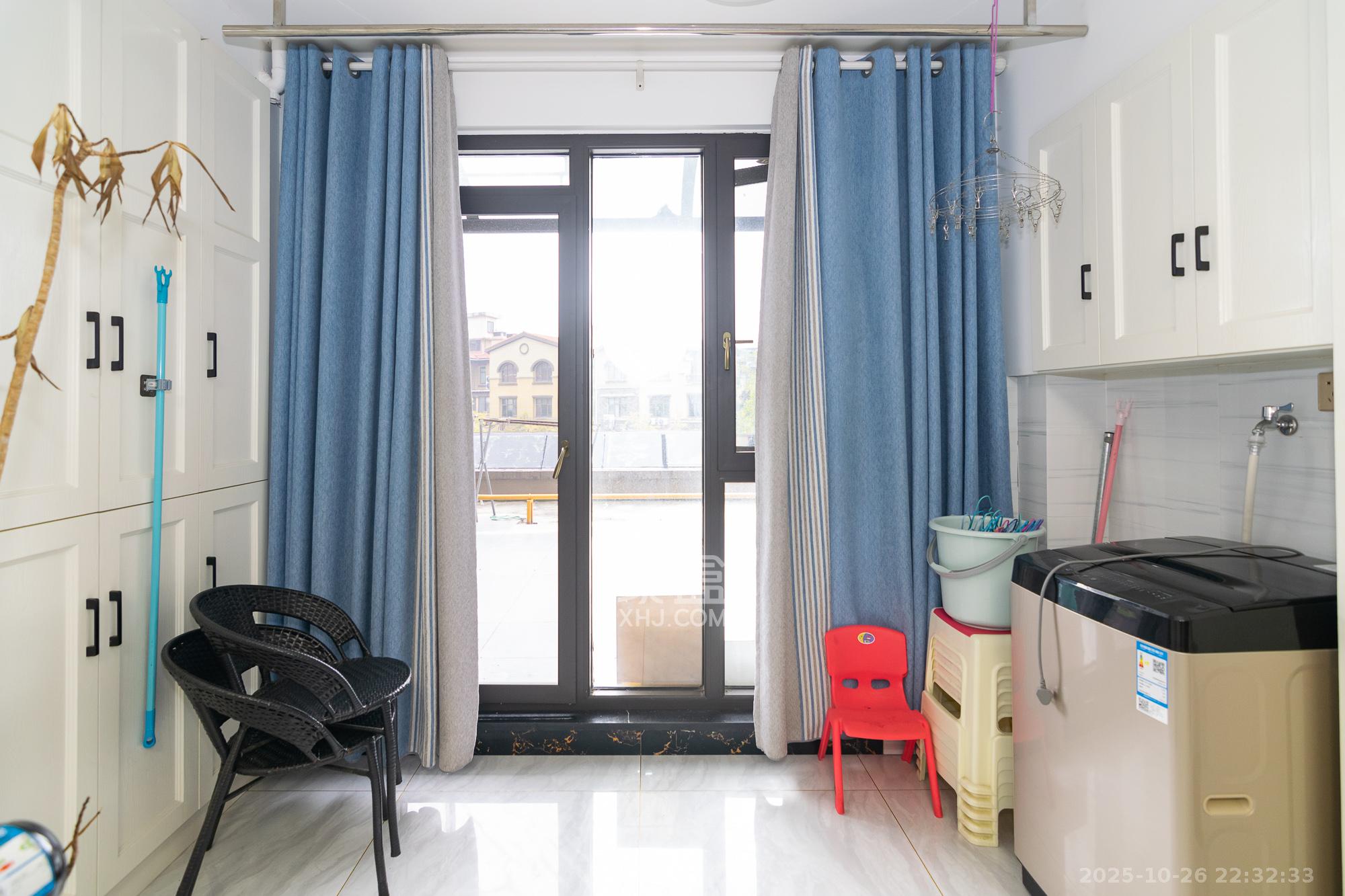 金地三千府(金地湖山樾、金地自在城)  3室2厅1卫    60.0万 金地三千府(金地湖山樾、金地自在城)  3室2厅1卫    60.0万阳台