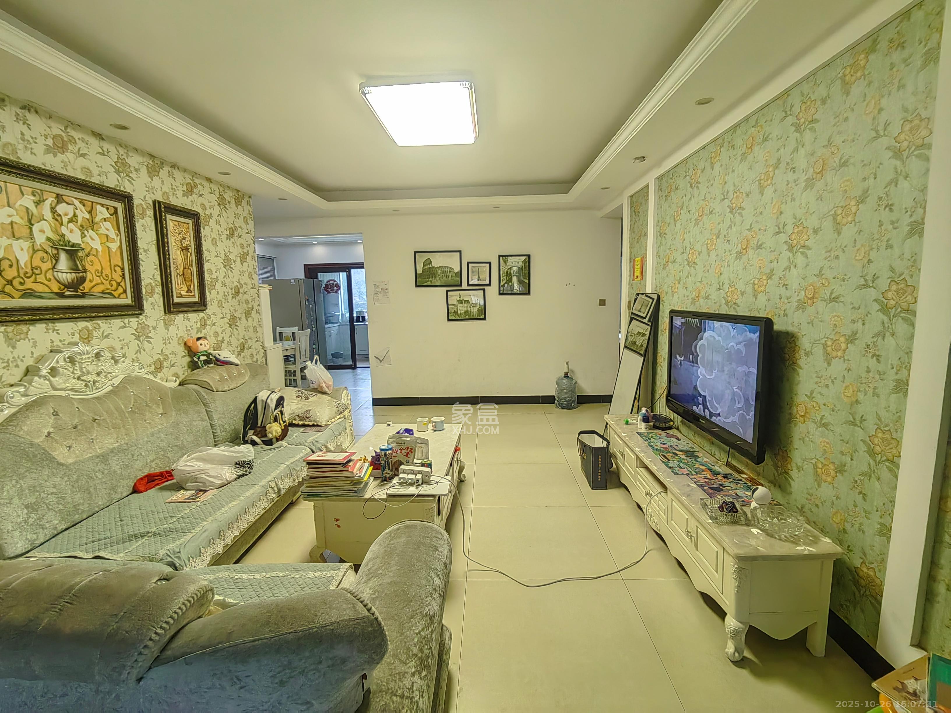 旭辉华庭  3室2厅2卫    2300.0元/月 旭辉华庭  3室2厅2卫    2300.0元/月室内图