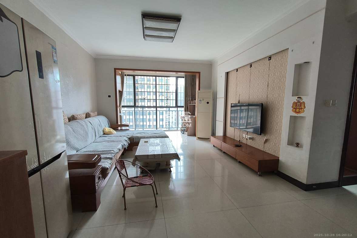 三景国际 3室2厅1卫 1600.0元/月 三景国际 3室2厅1卫 1600.0元/月室内图