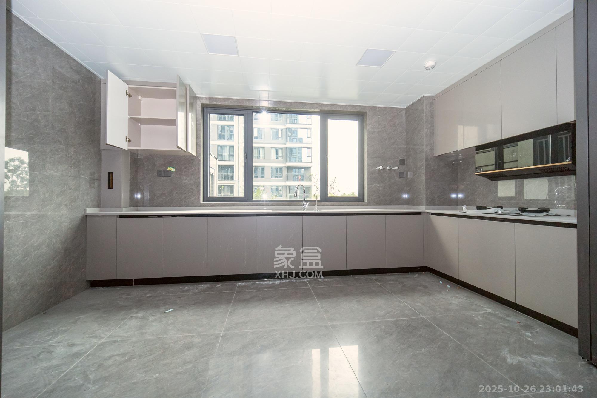 万科松湖天地 4室2厅3卫 250.0万 万科松湖天地 4室2厅3卫 250.0万厨房