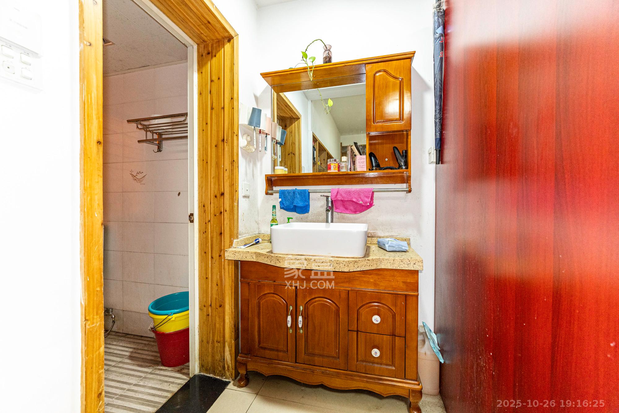 茶叶大市场“山水茗园”  2室2厅1卫    34.8万卫生间