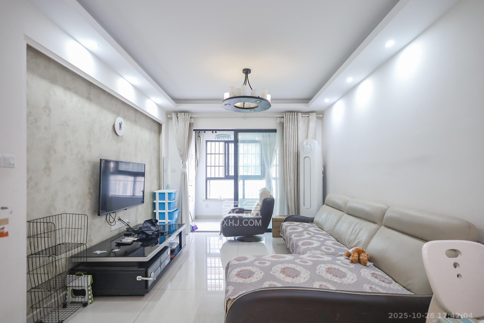 兰亭都荟(璟峰苑) 3室2厅1卫 98.0万 兰亭都荟(璟峰苑) 3室2厅1卫 98.0万客厅