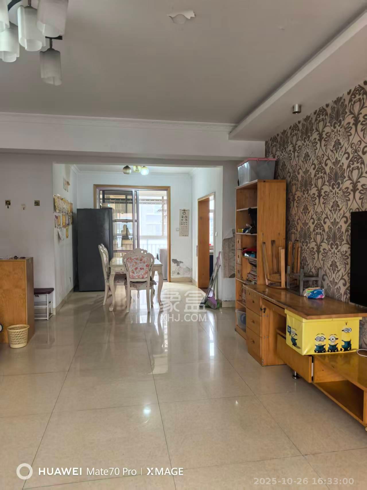 嘉盛华庭(一期、二期、三期) 3室2厅2卫 2700.0元/月 嘉盛华庭(一期、二期、三期) 3室2厅2卫 2700.0元/月室内图