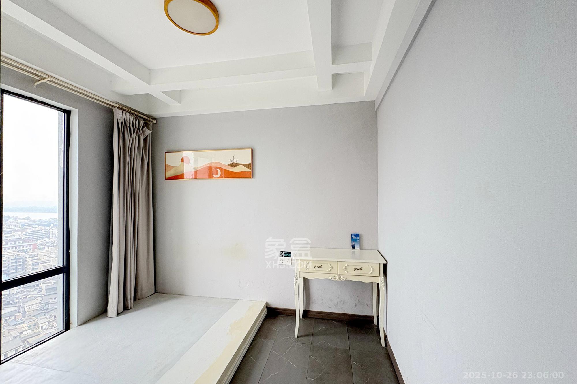 君临国际  5室0厅4卫    150.0万 君临国际  5室0厅4卫    150.0万卧室