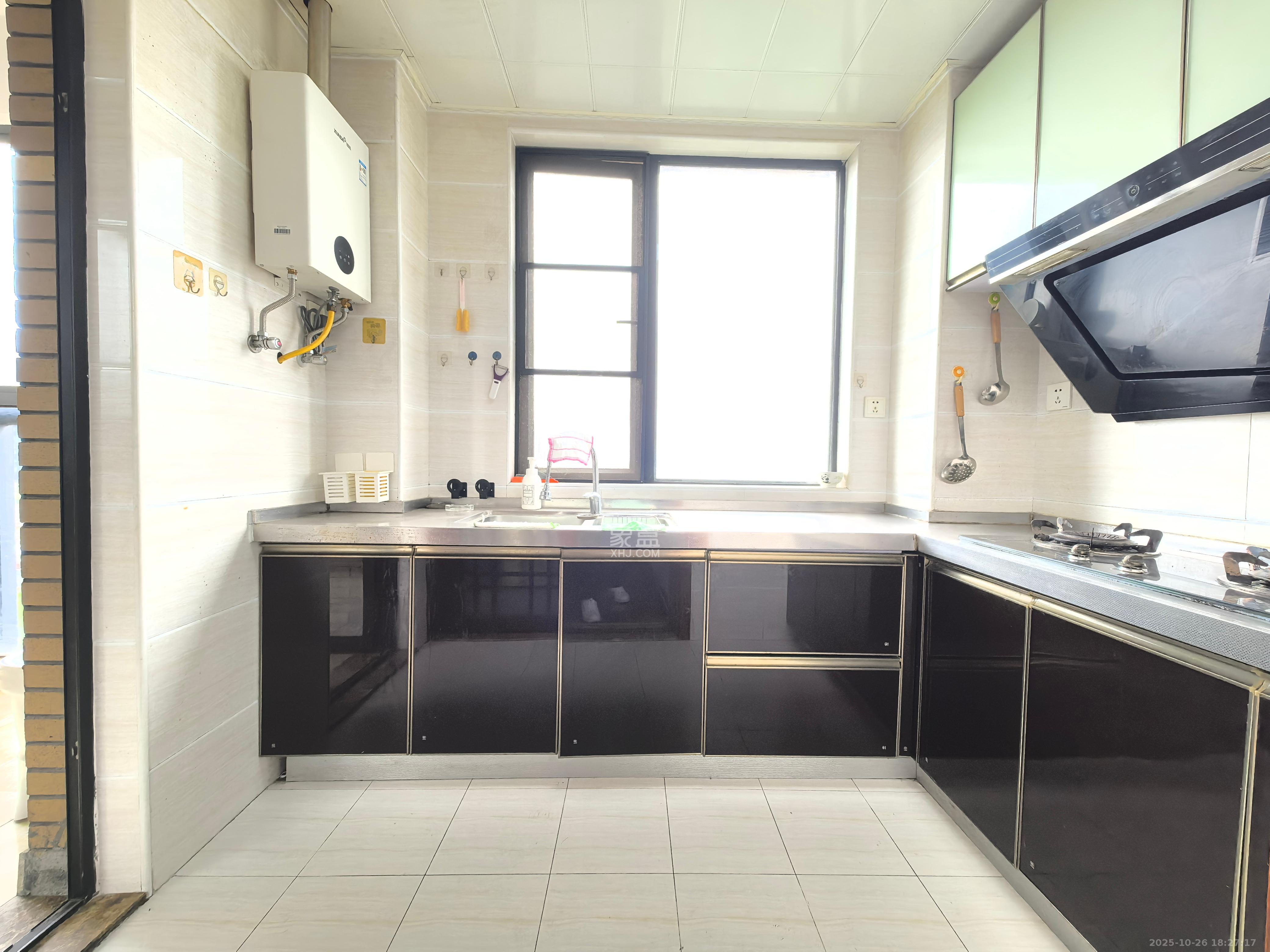 三江花中城  2室2厅1卫    2300.0元/月 三江花中城  2室2厅1卫    2300.0元/月室内图