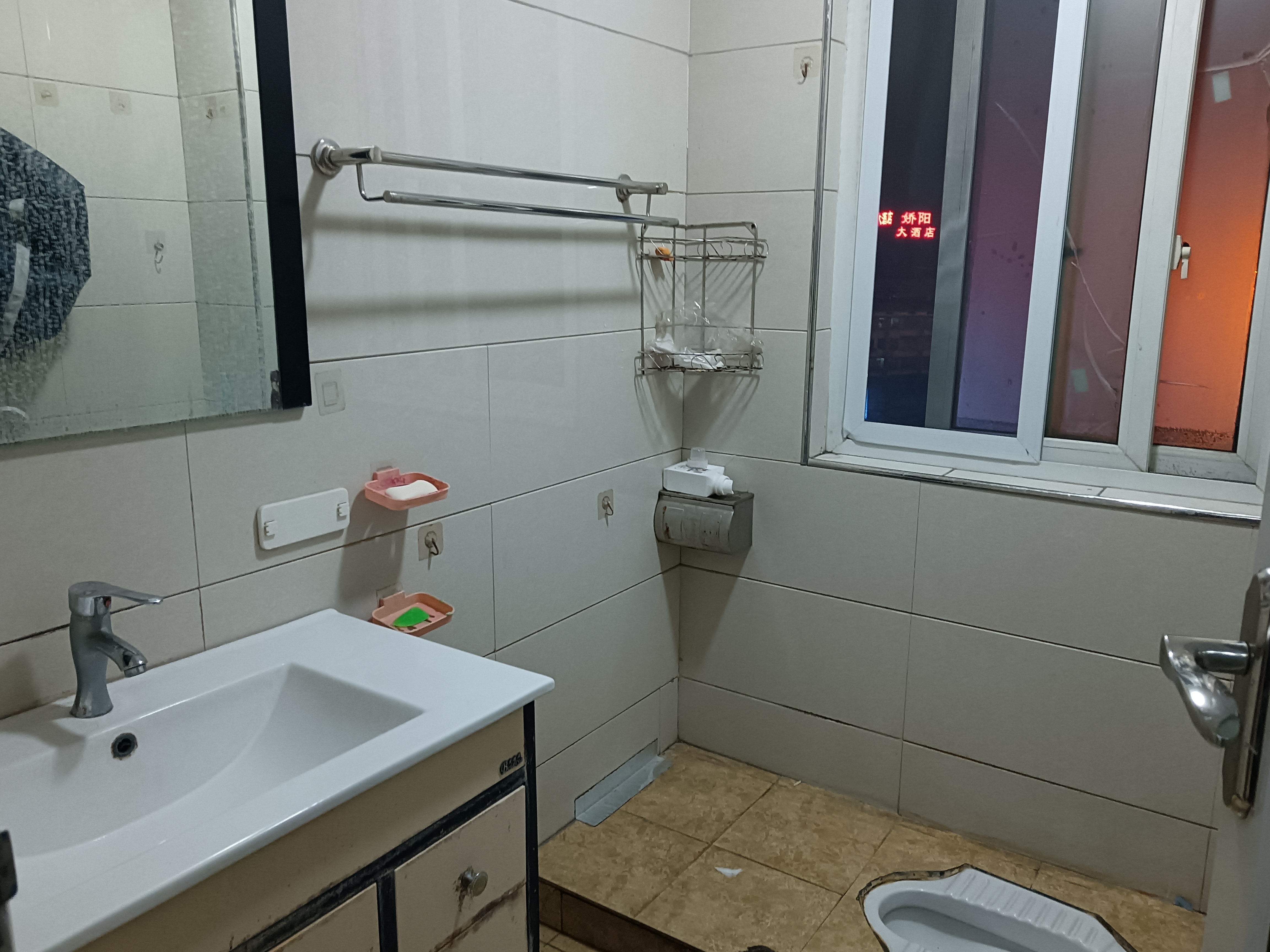 万城国际  2室2厅1卫    32.8万卫生间