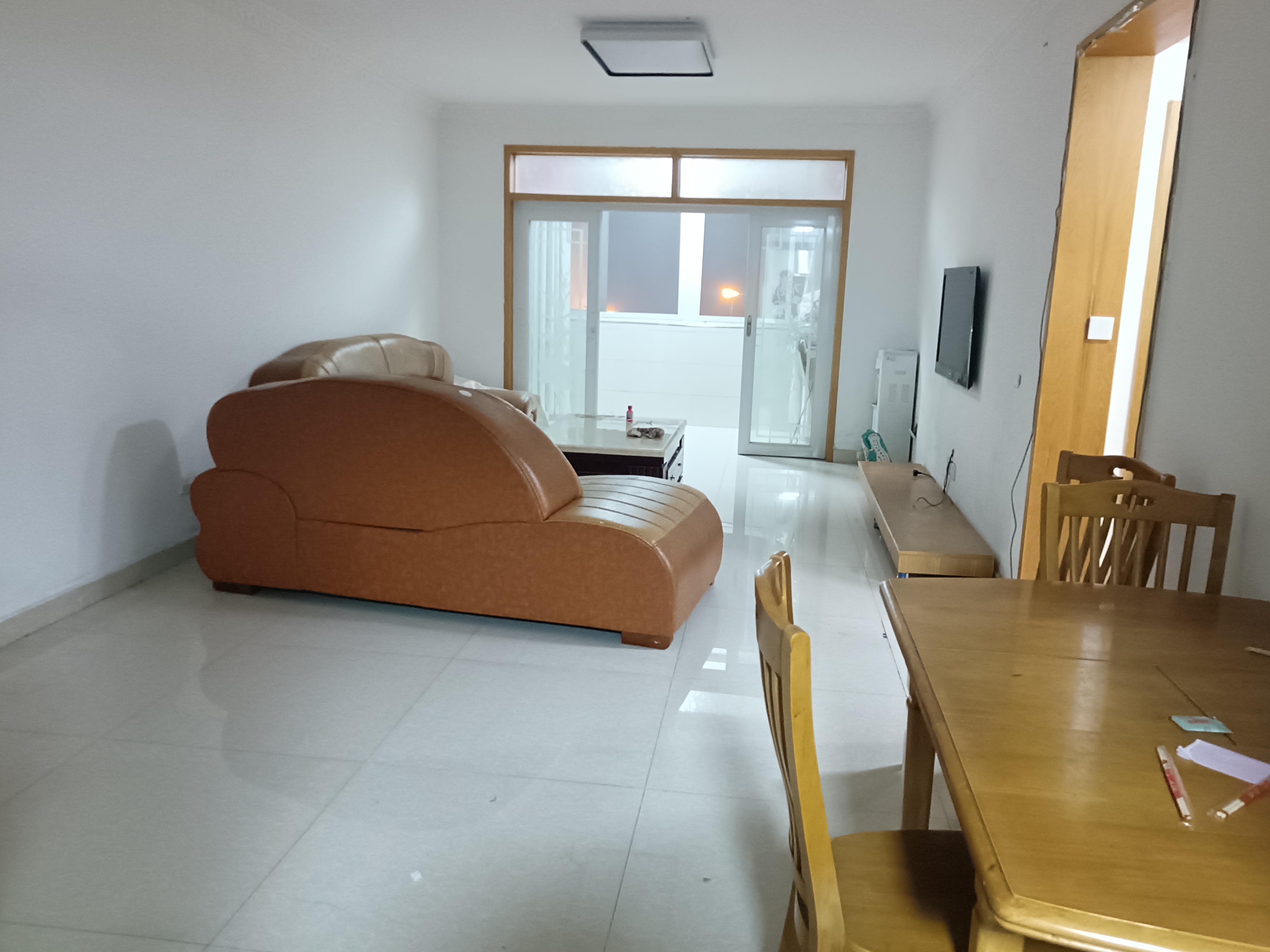 万城国际 2室2厅1卫 32.8万 万城国际 2室2厅1卫 32.8万客厅