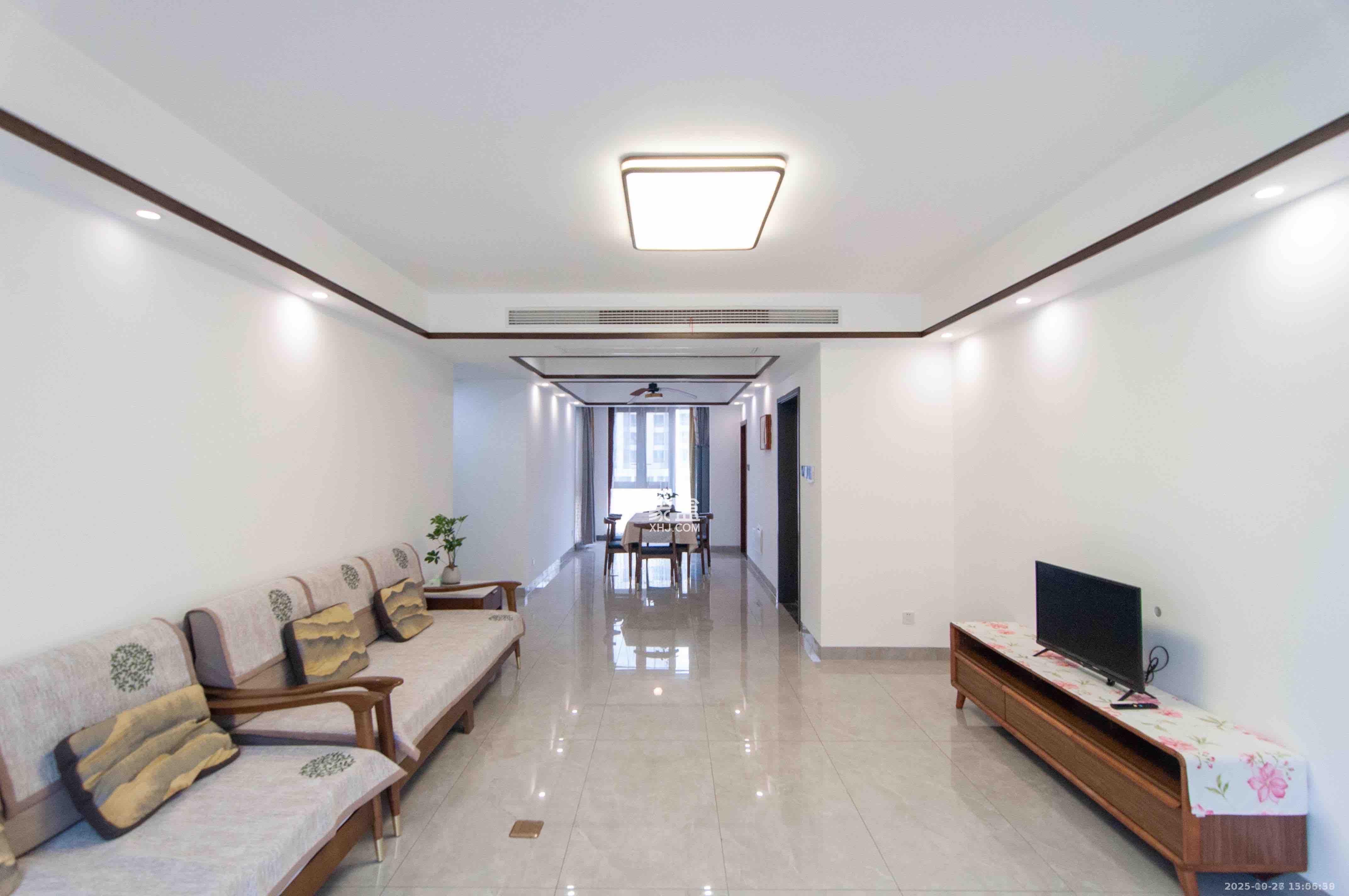 长房梅溪香山  4室2厅2卫    5000.0元/月室内图