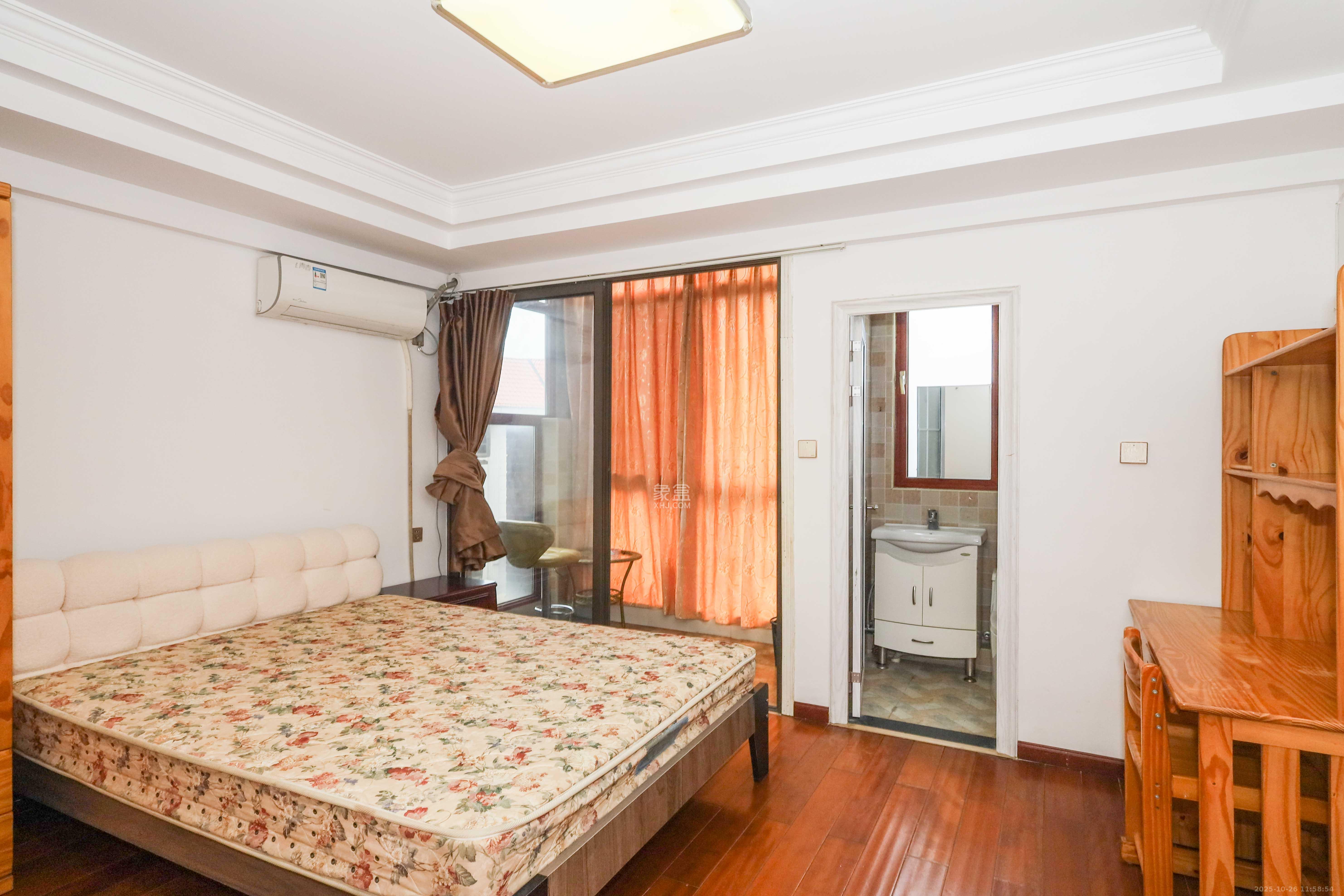 山水英伦  1室2厅4卫    368.0万 山水英伦  1室2厅4卫    368.0万卧室