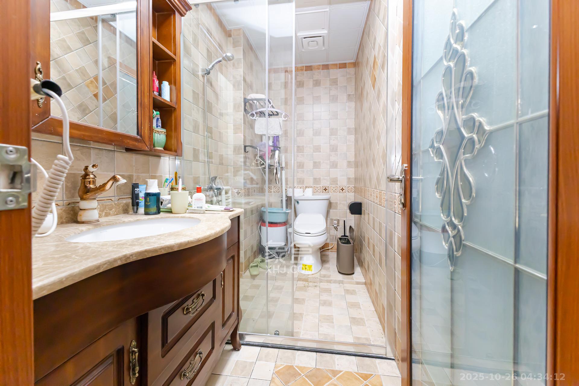 龙湖湘风原著(龙湖湘风星城)  5室3厅5卫    450.0万 龙湖湘风原著(龙湖湘风星城)  5室3厅5卫    450.0万卫生间