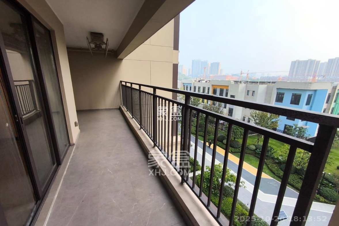 龙湖春江天玺  4室2厅2卫    5000.0元/月 龙湖春江天玺  4室2厅2卫    5000.0元/月室内图